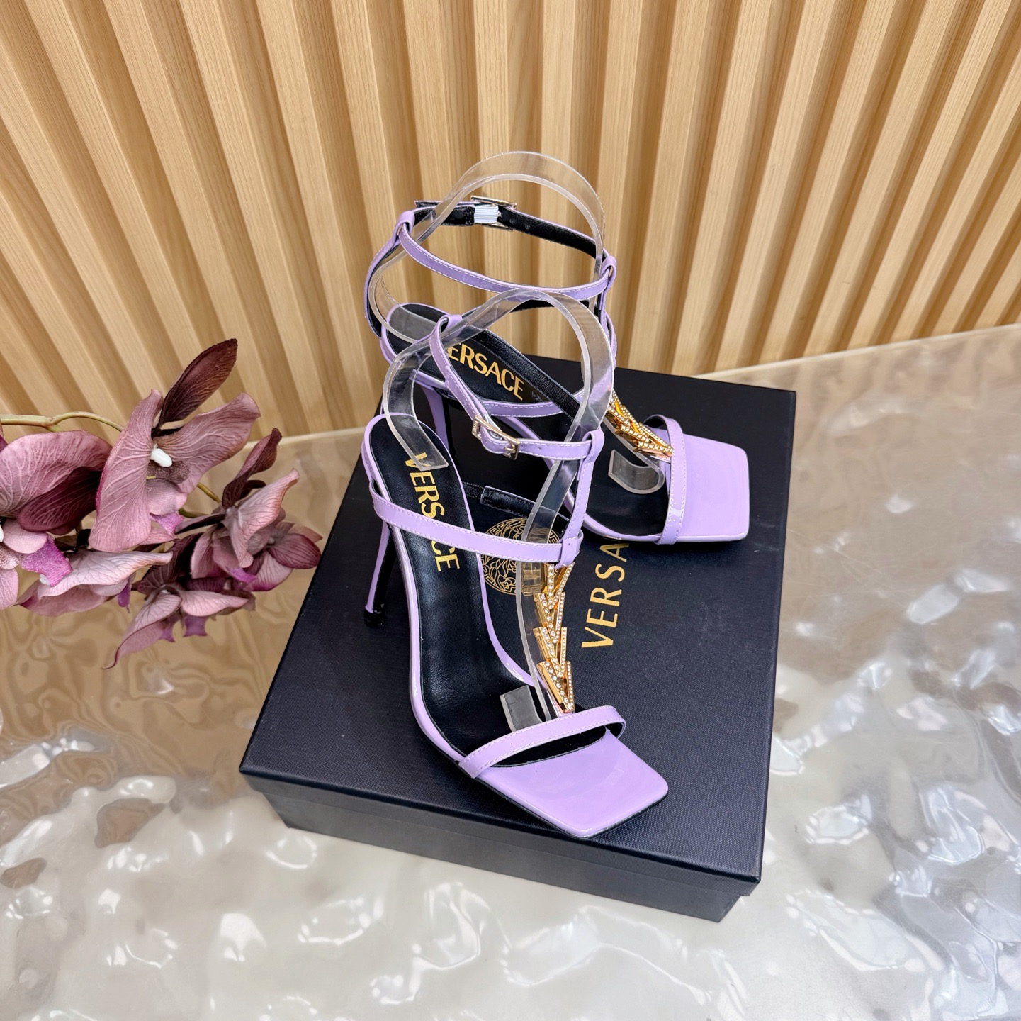 Versace Fashion Show New Collection Medusa's new sandals