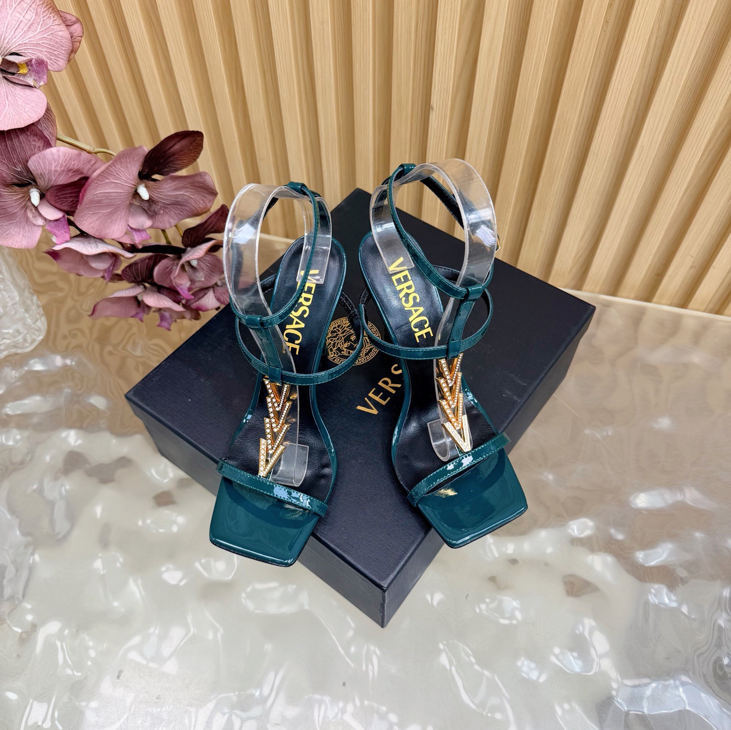 Versace Fashion Show New Collection Medusa's new sandals