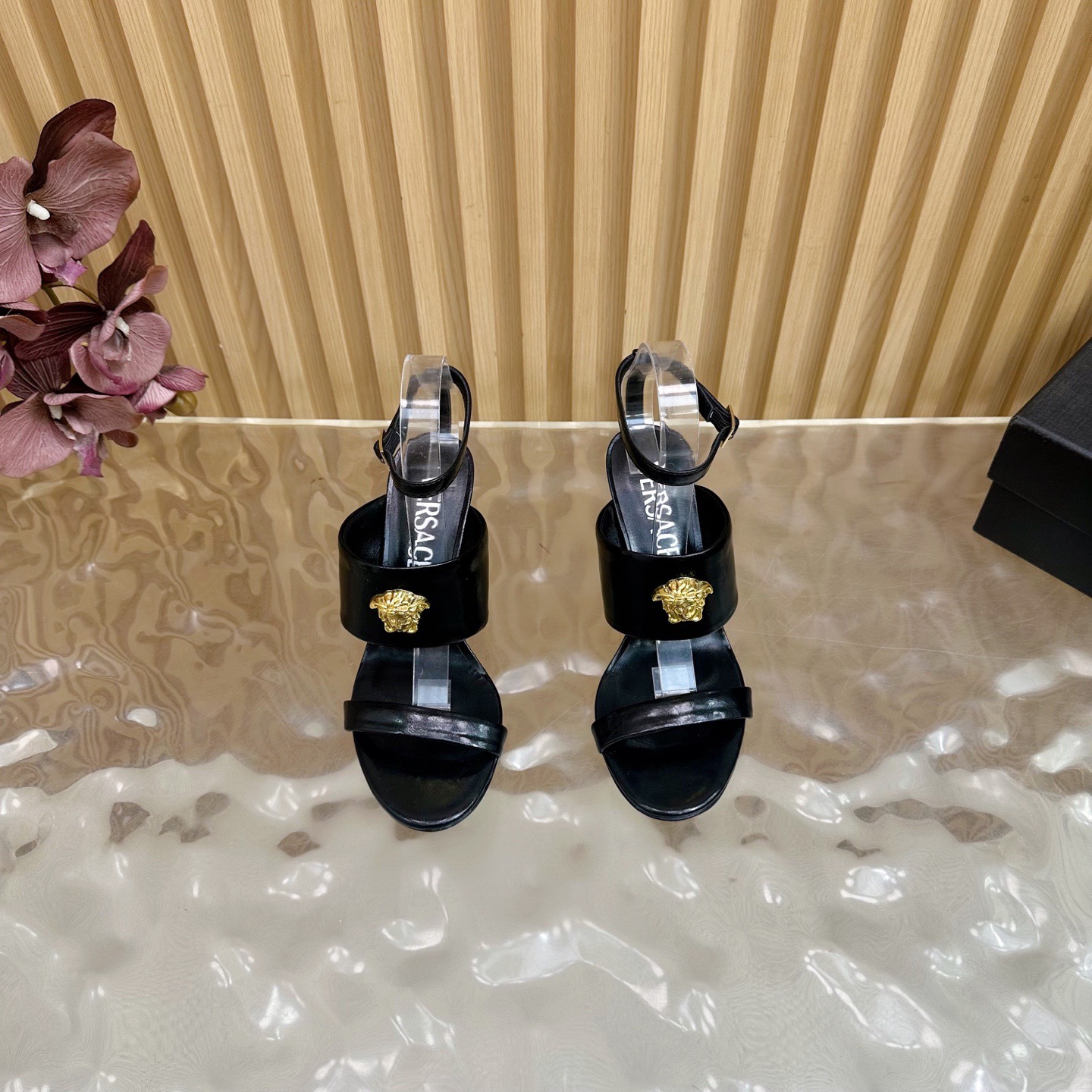 Versace Fashion Show New Collection Medusa's new sandals