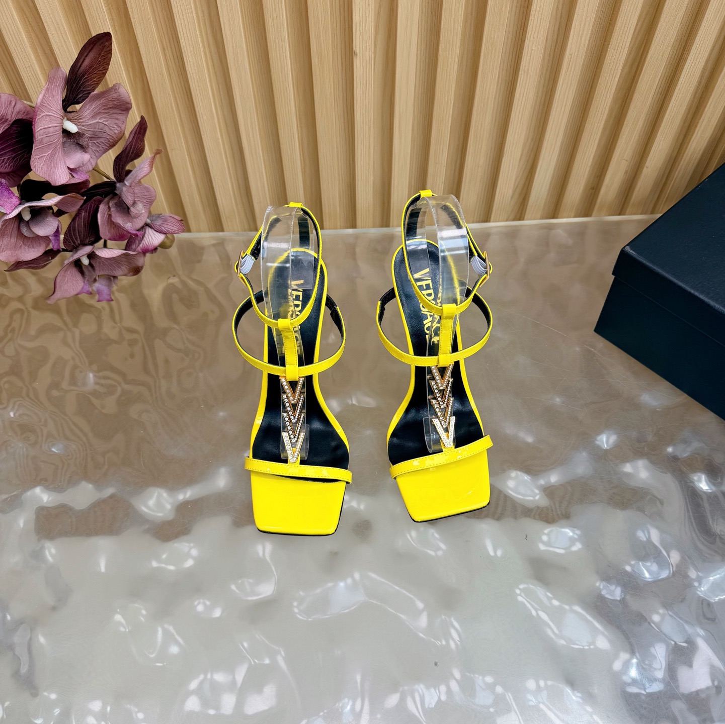 Versace Fashion Show New Collection Medusa's new sandals