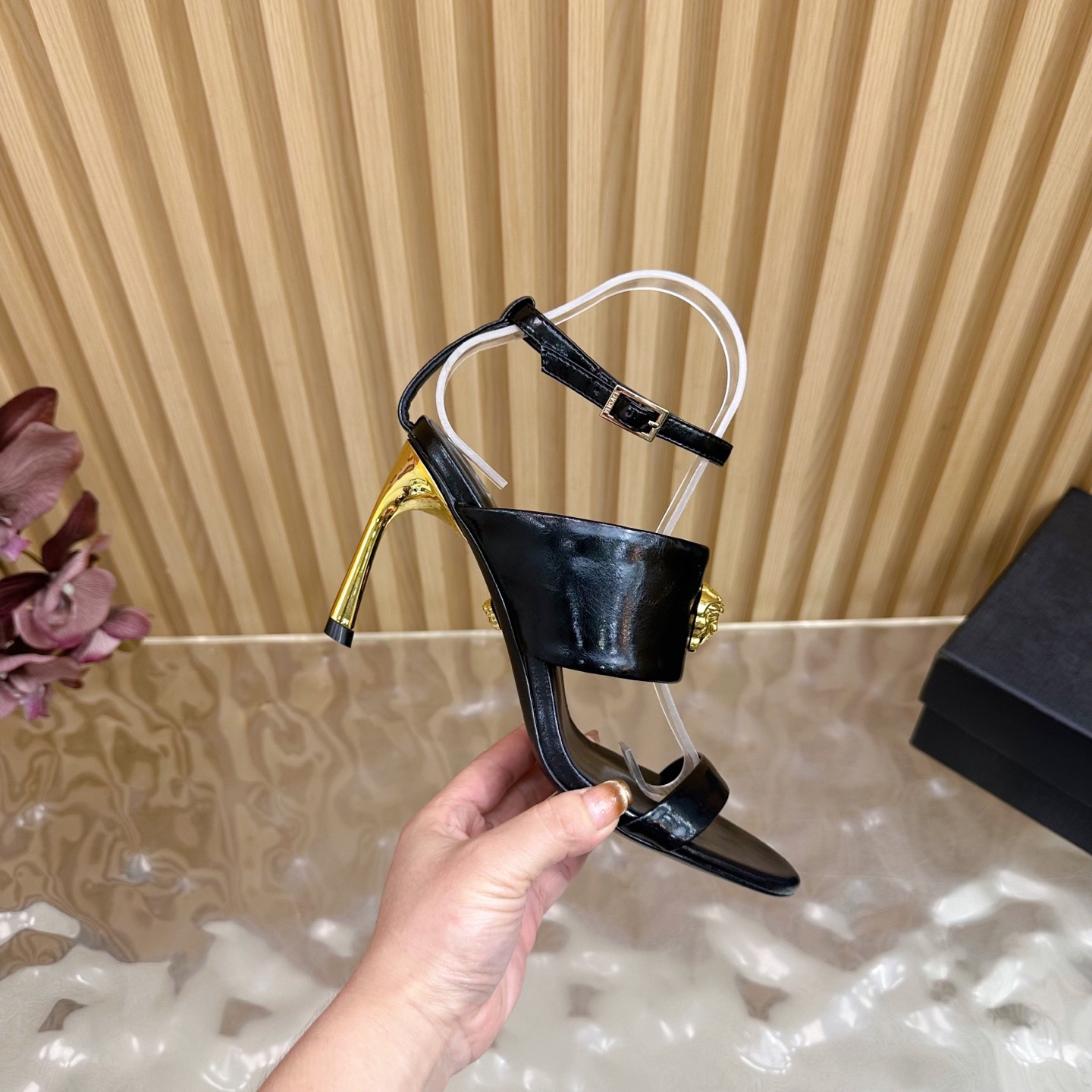 Versace Fashion Show New Collection Medusa's new sandals