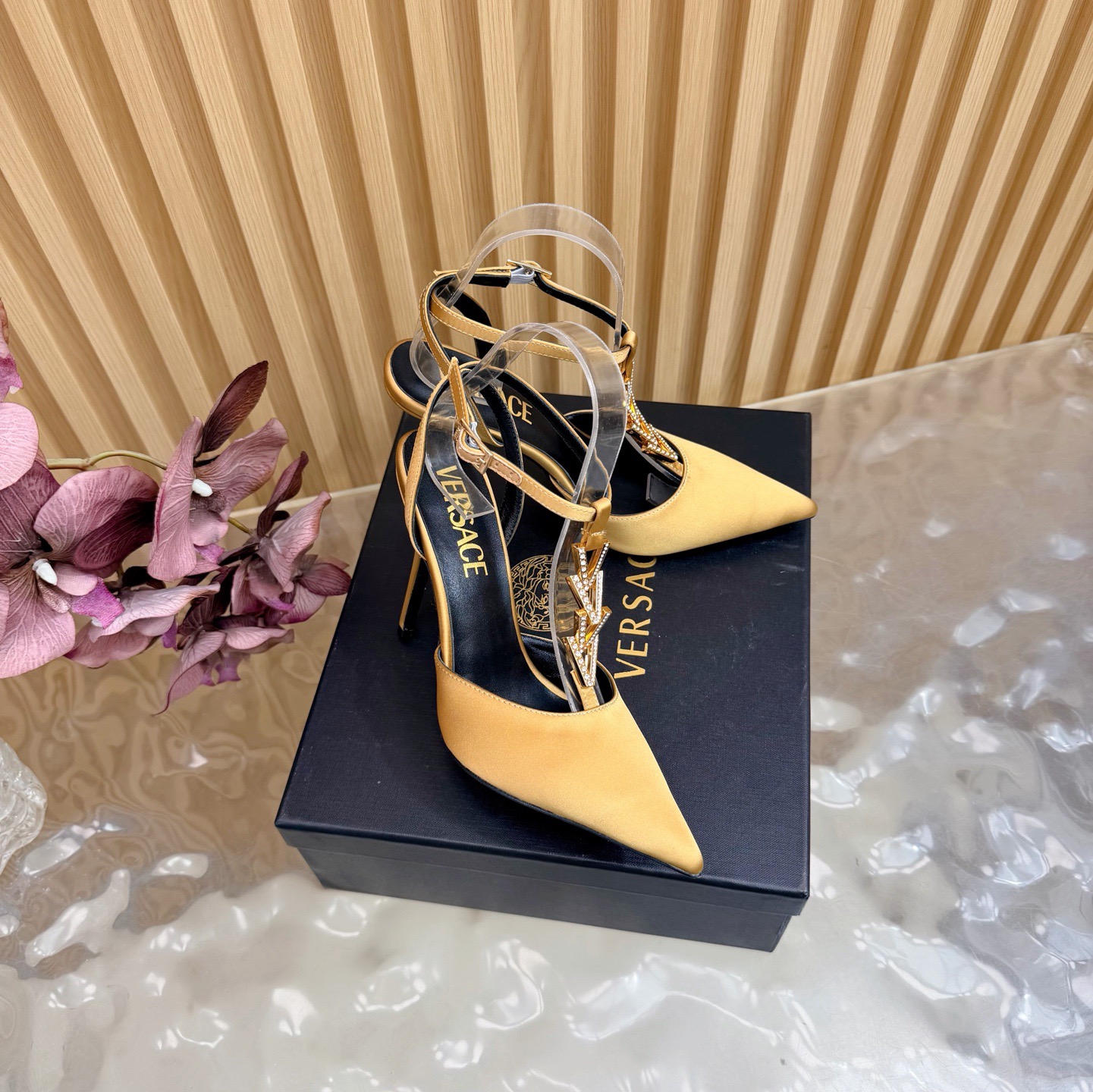 Versace Fashion Show New Collection Medusa's new sandals