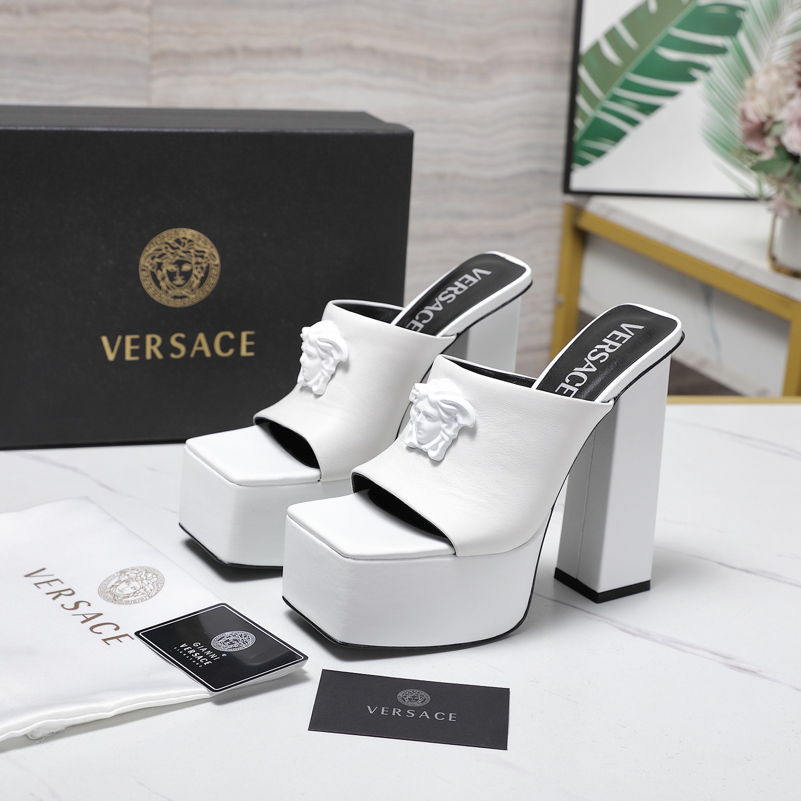 Versace Fashion Show New Collection Medusa's new sandals