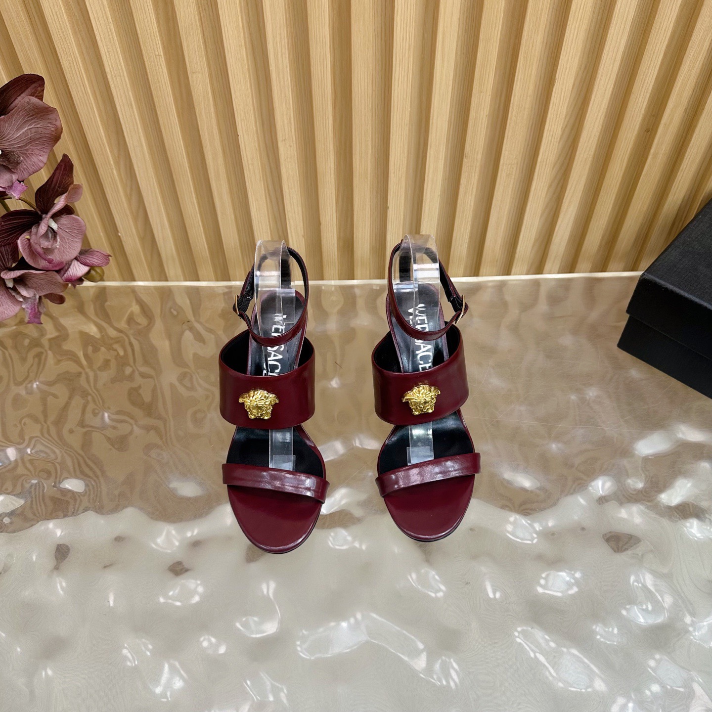 Versace Fashion Show New Collection Medusa's new sandals