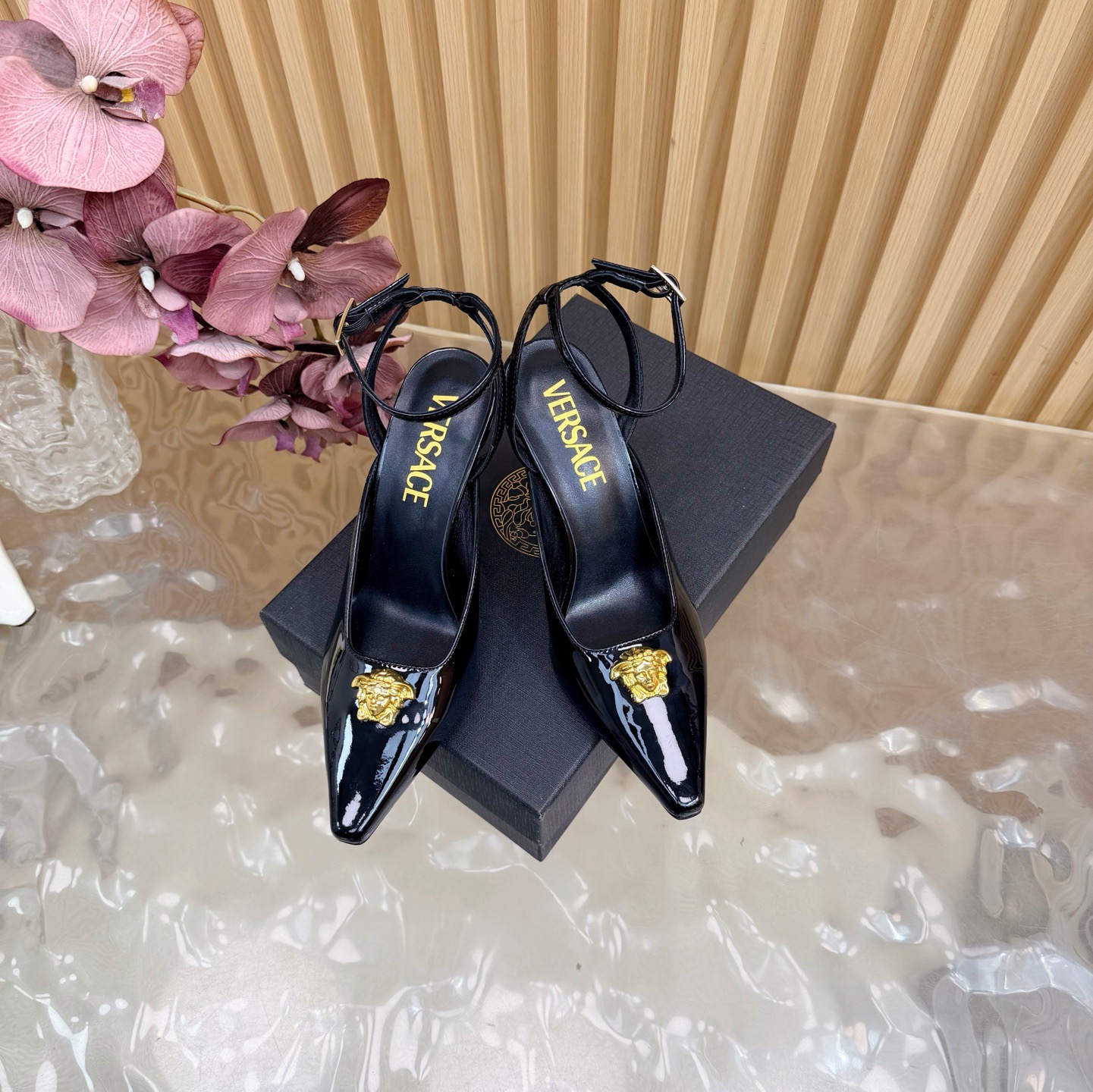 Versace Fashion Show New Collection Medusa's new sandals