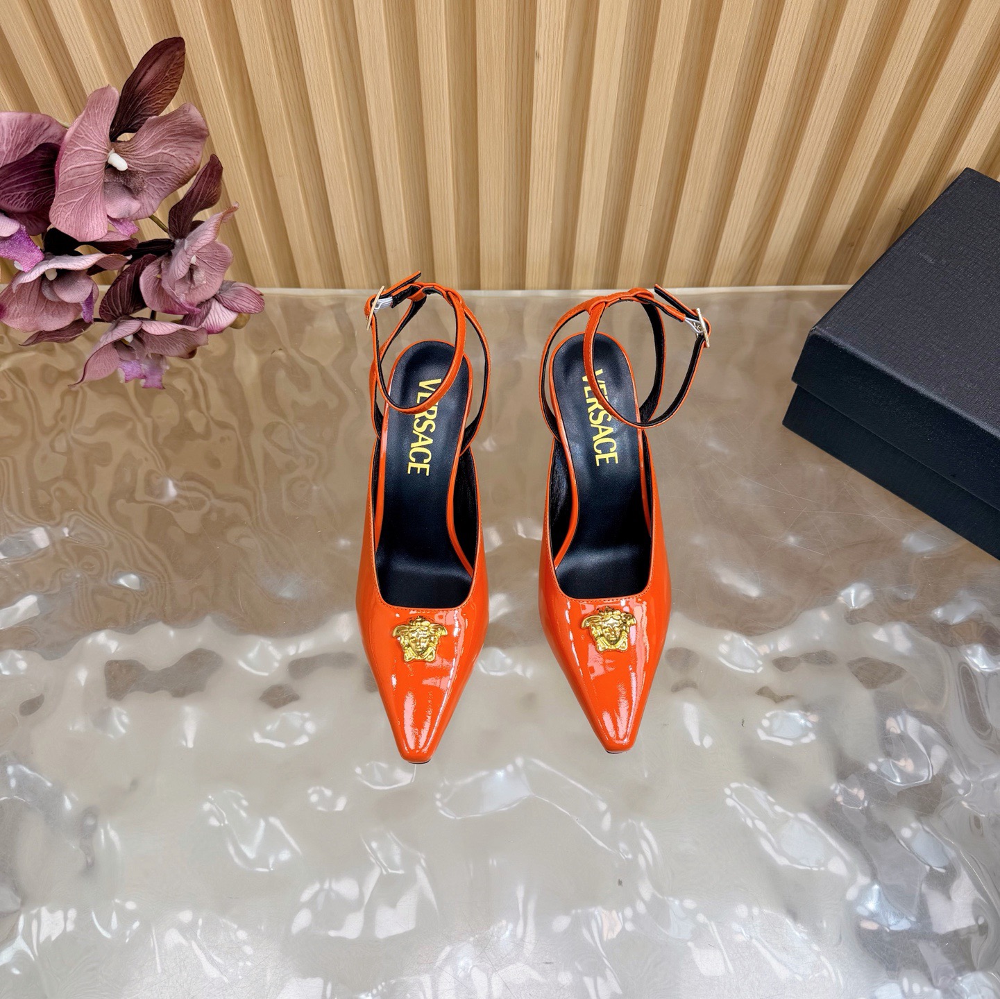 Versace Fashion Show New Collection Medusa's new sandals