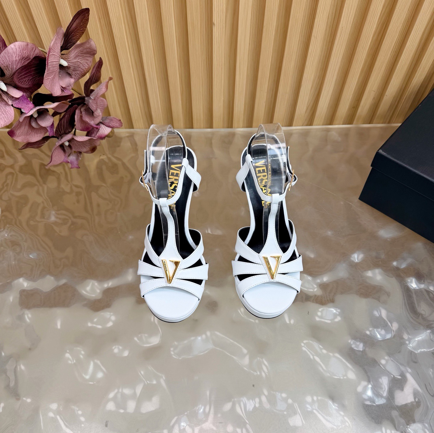 Versace Fashion Show New Collection Medusa's new sandals