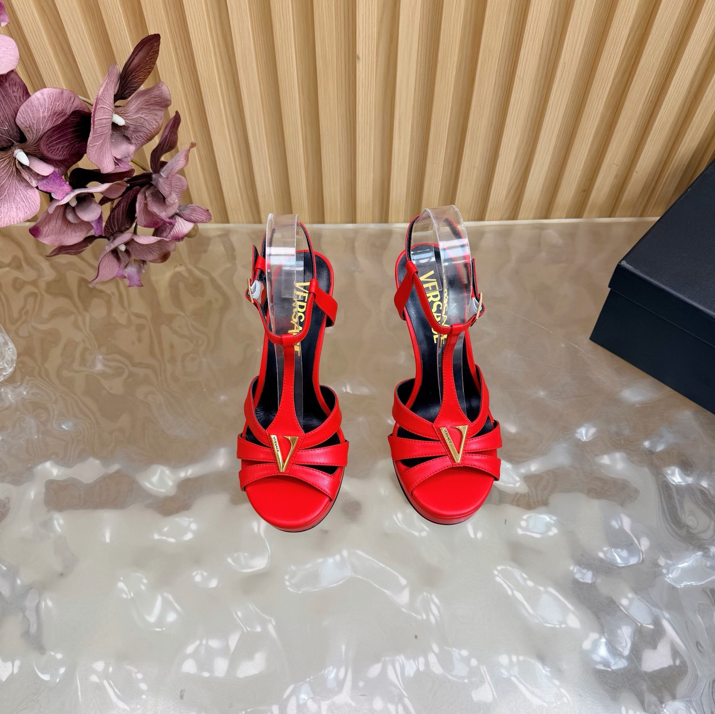 Versace Fashion Show New Collection Medusa's new sandals