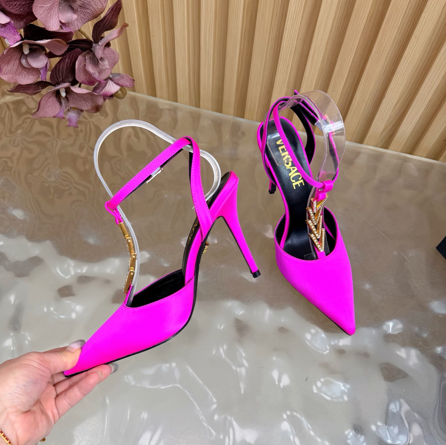 Versace Fashion Show New Collection Medusa's new sandals