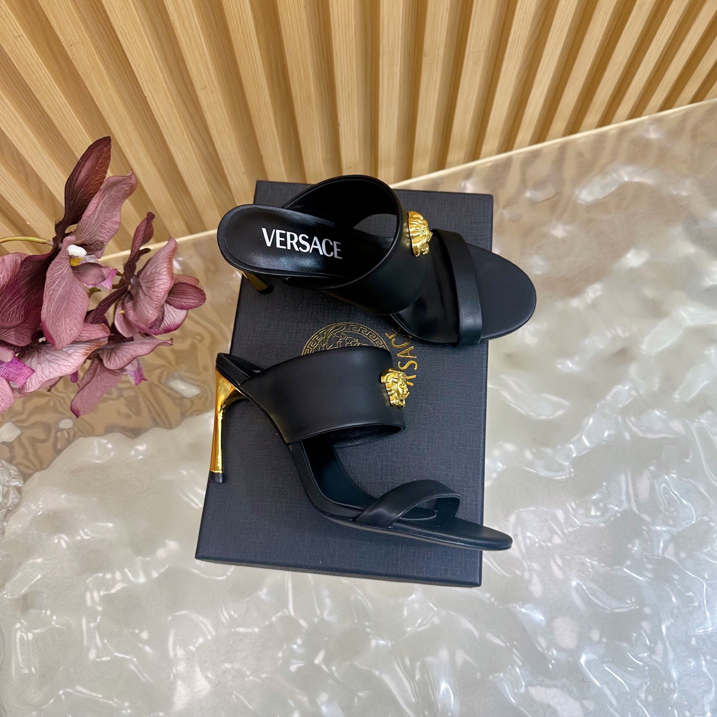 Versace Fashion Show New Collection Medusa's new sandals