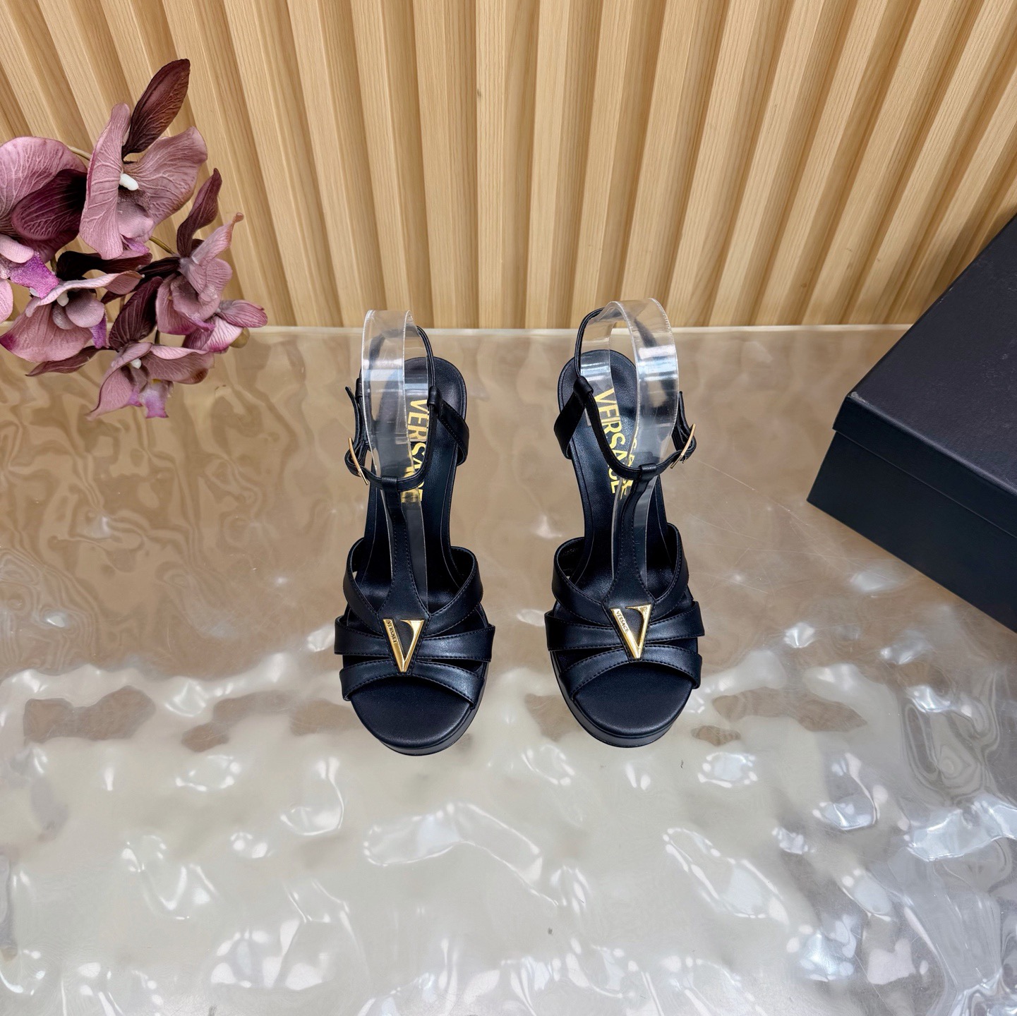 Versace Fashion Show New Collection Medusa's new sandals