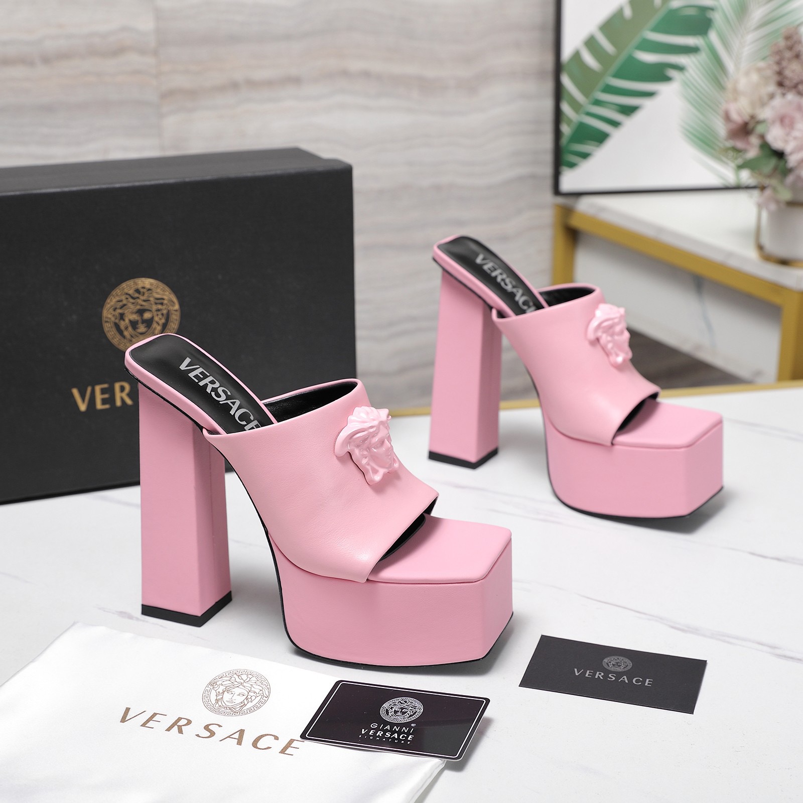 Versace Fashion Show New Collection Medusa's new sandals