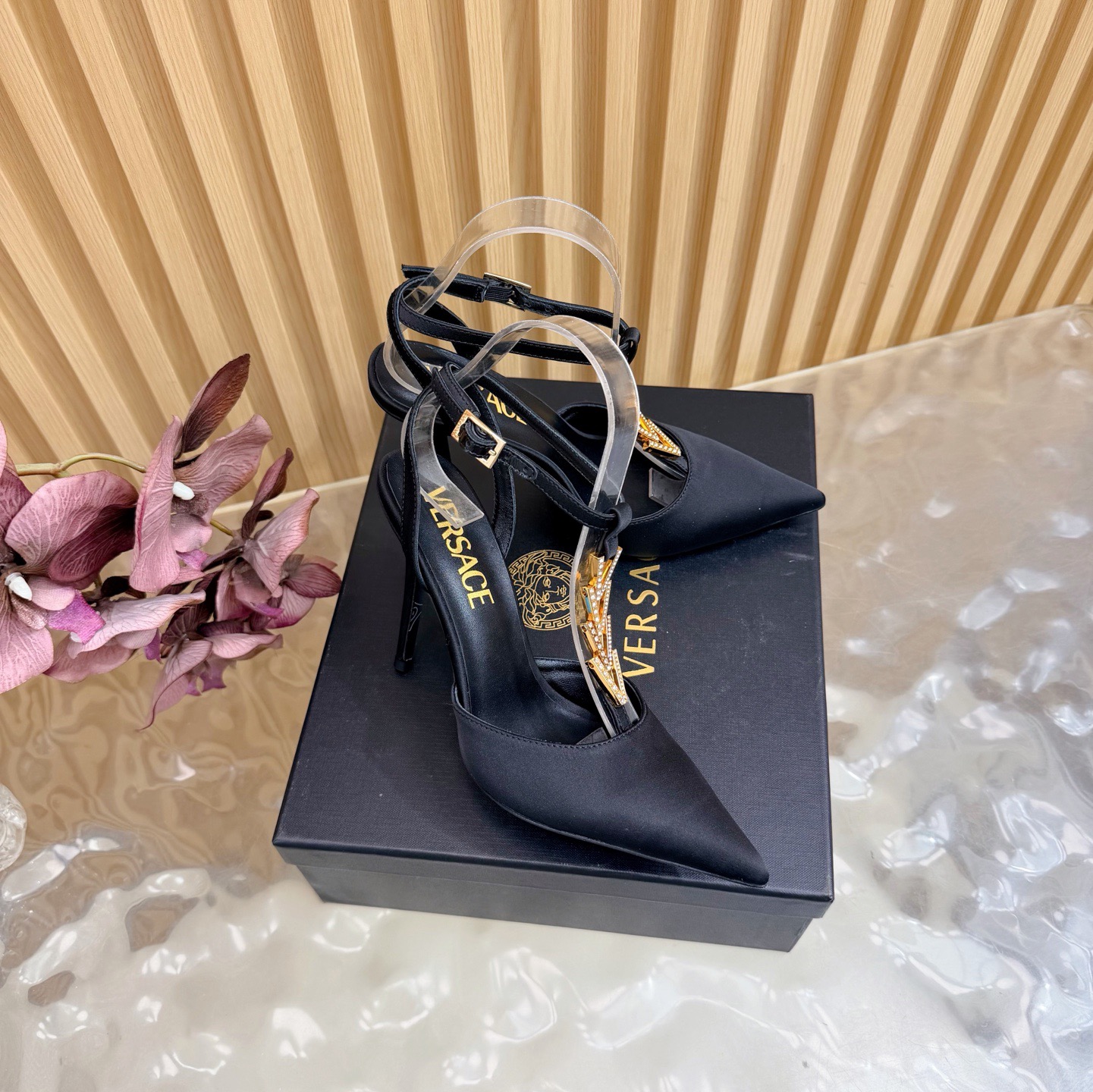 Versace Fashion Show New Collection Medusa's new sandals