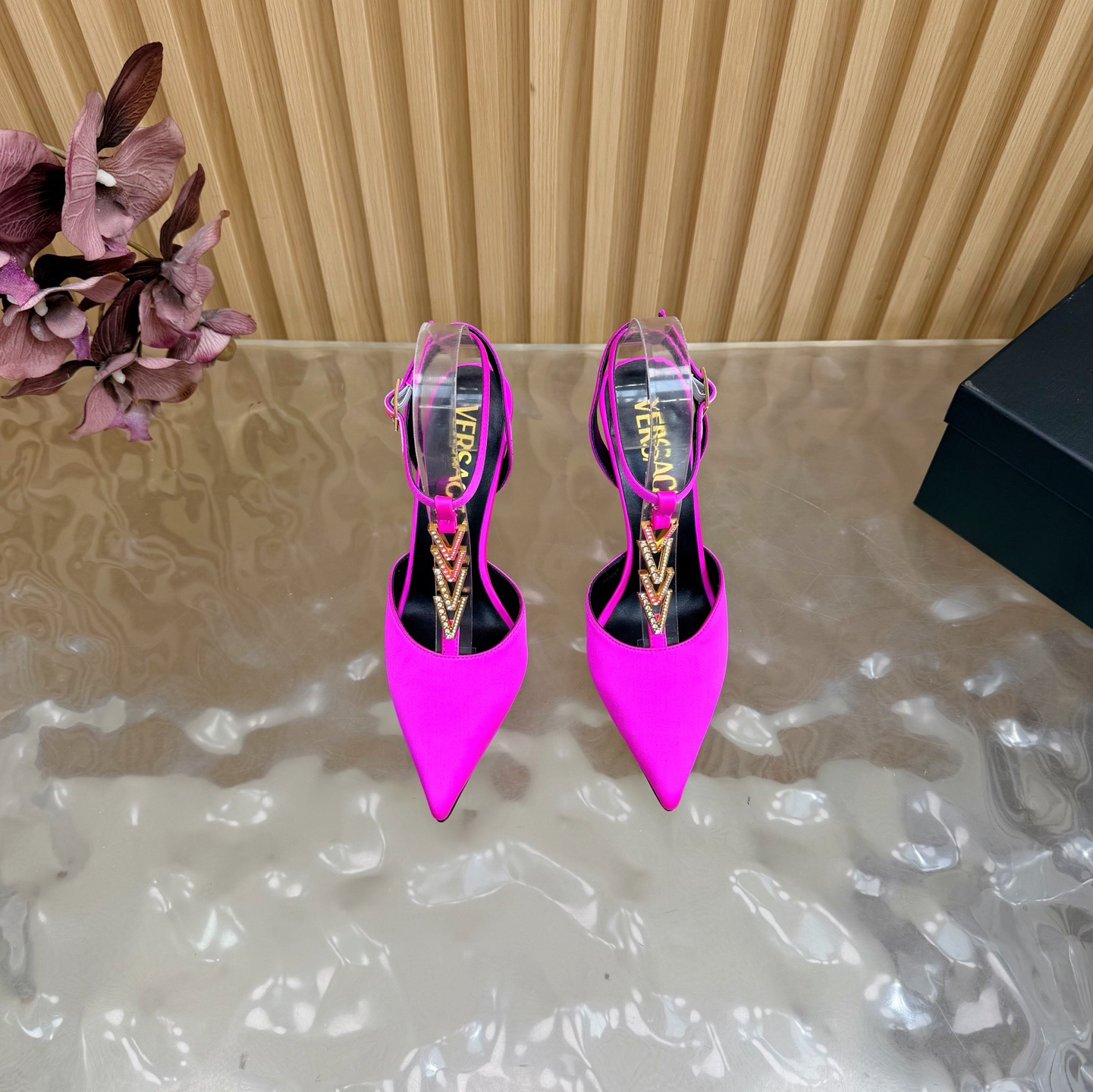 Versace Fashion Show New Collection Medusa's new sandals