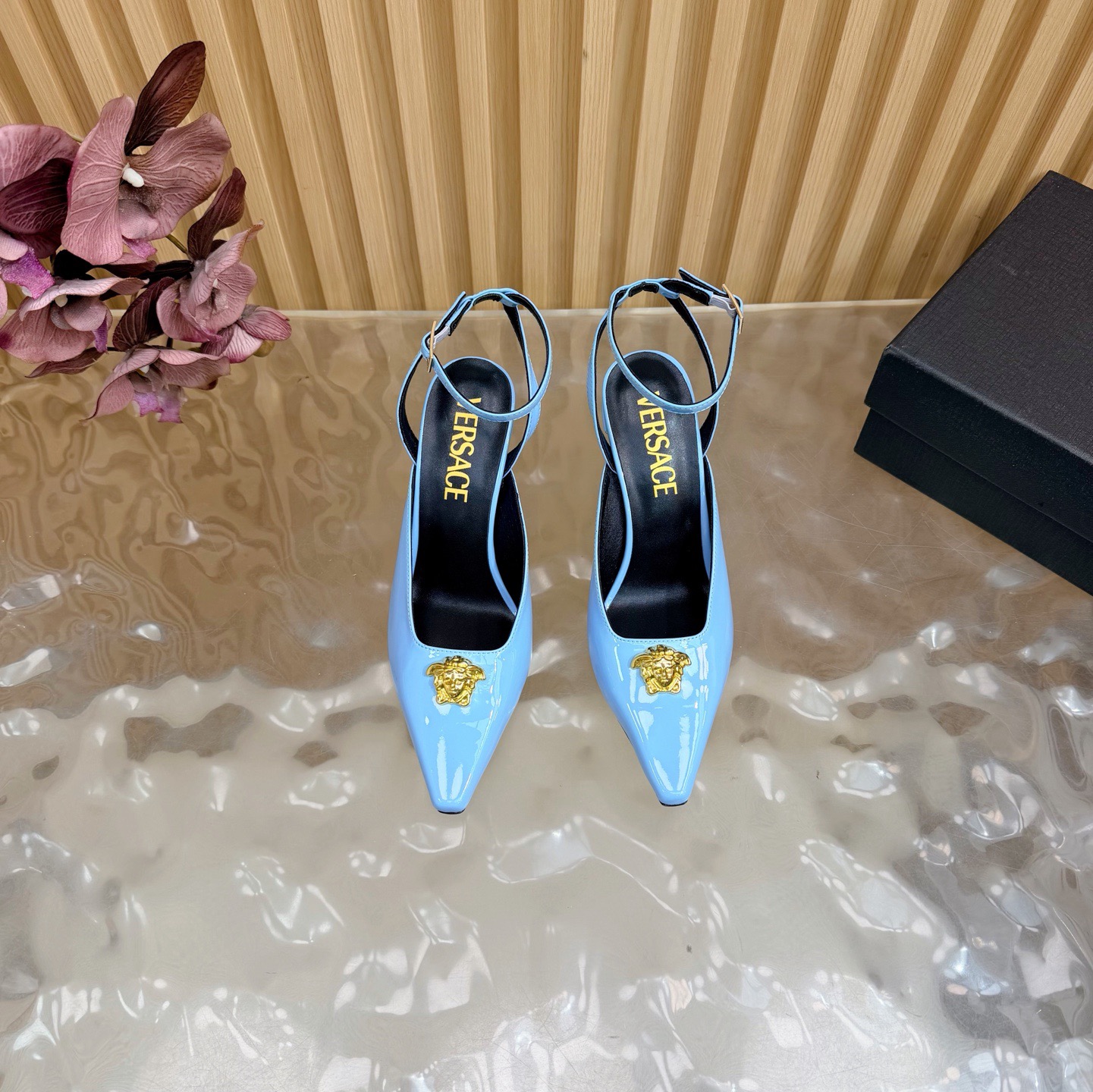 Versace Fashion Show New Collection Medusa's new sandals