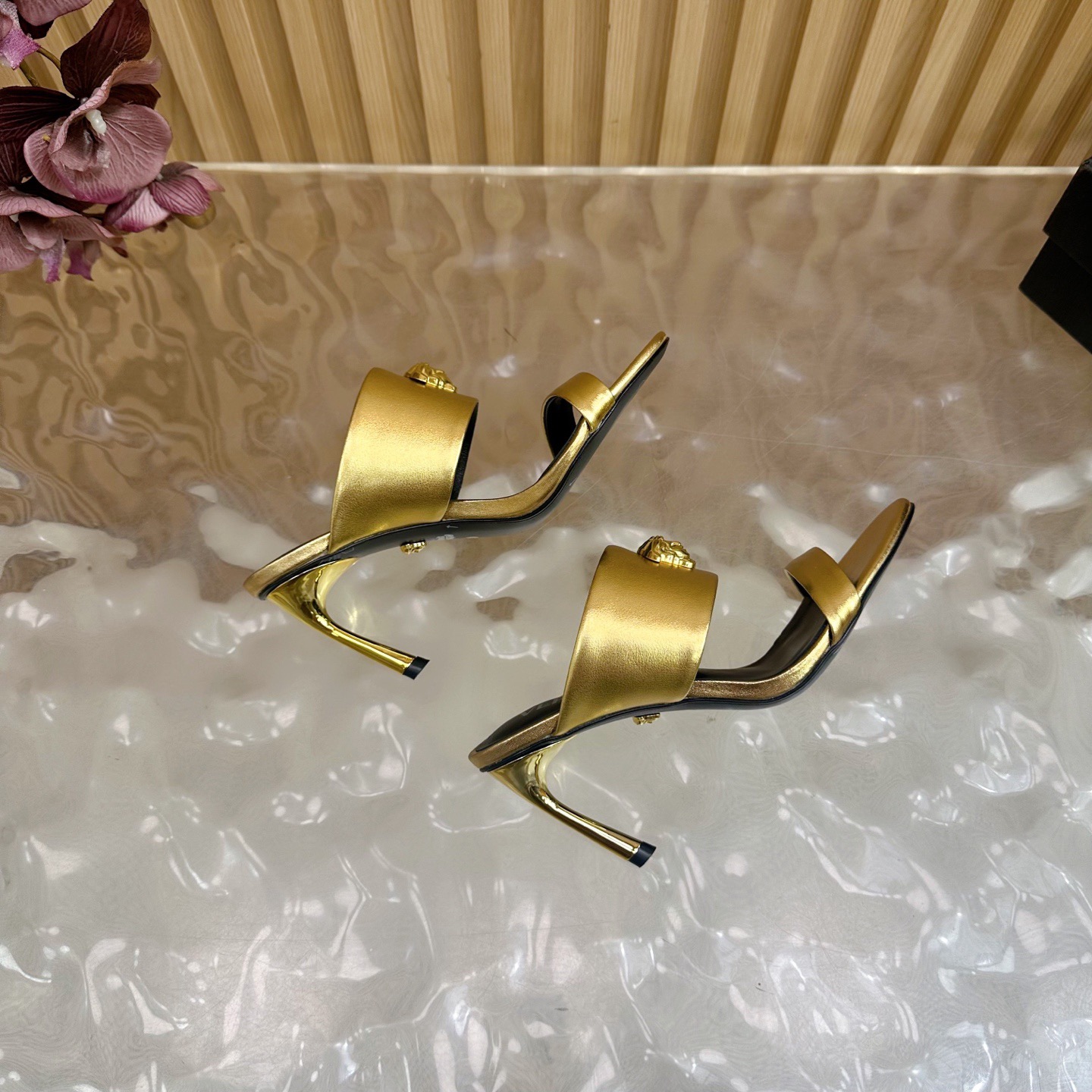 Versace Fashion Show New Collection Medusa's new sandals