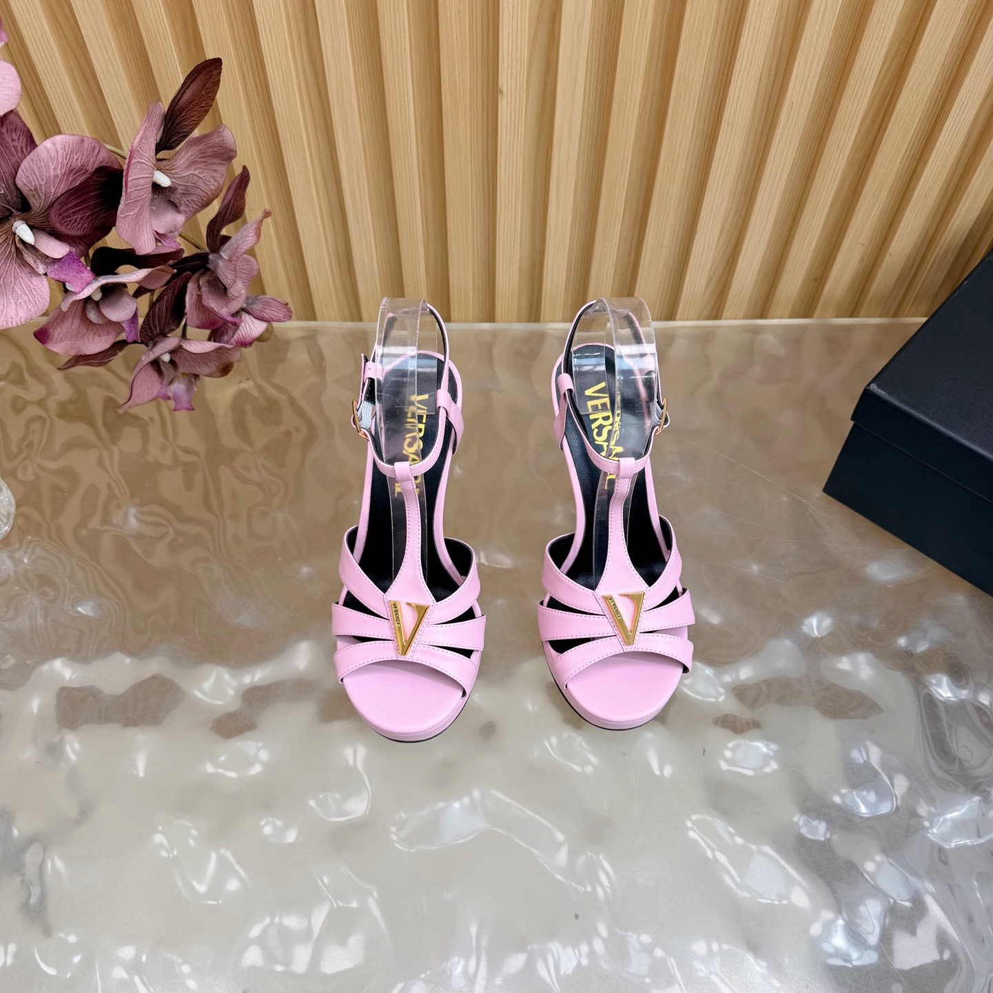 Versace Fashion Show New Collection Medusa's new sandals