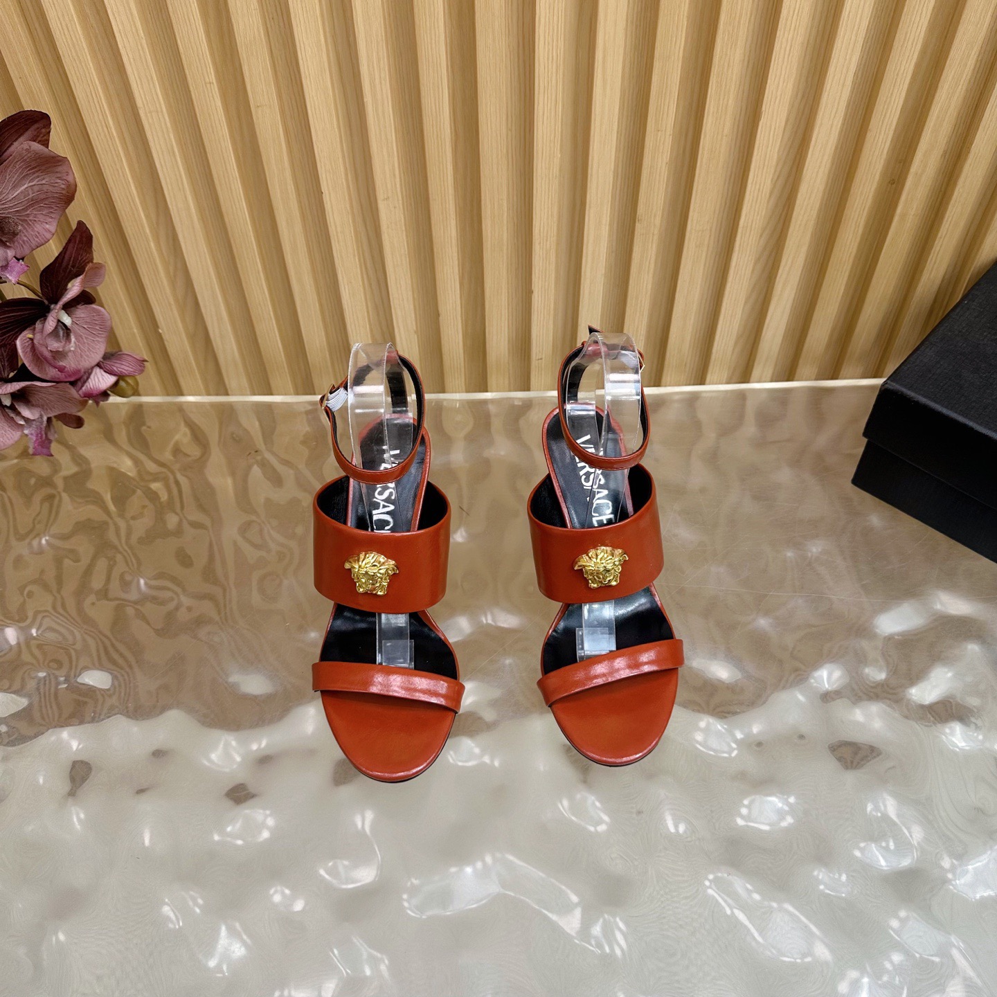 Versace Fashion Show New Collection Medusa's new sandals