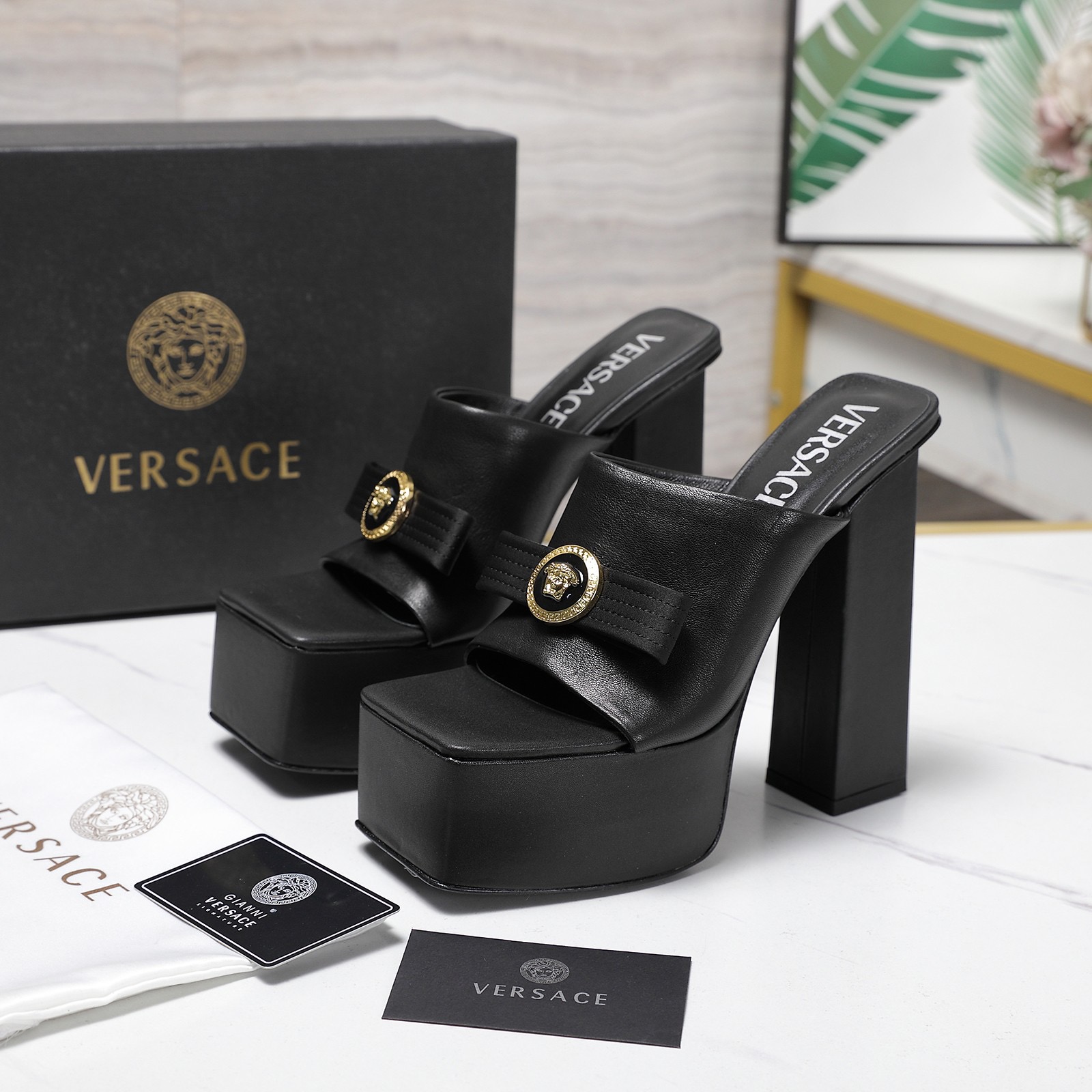 Versace Fashion Show New Collection Medusa's new sandals