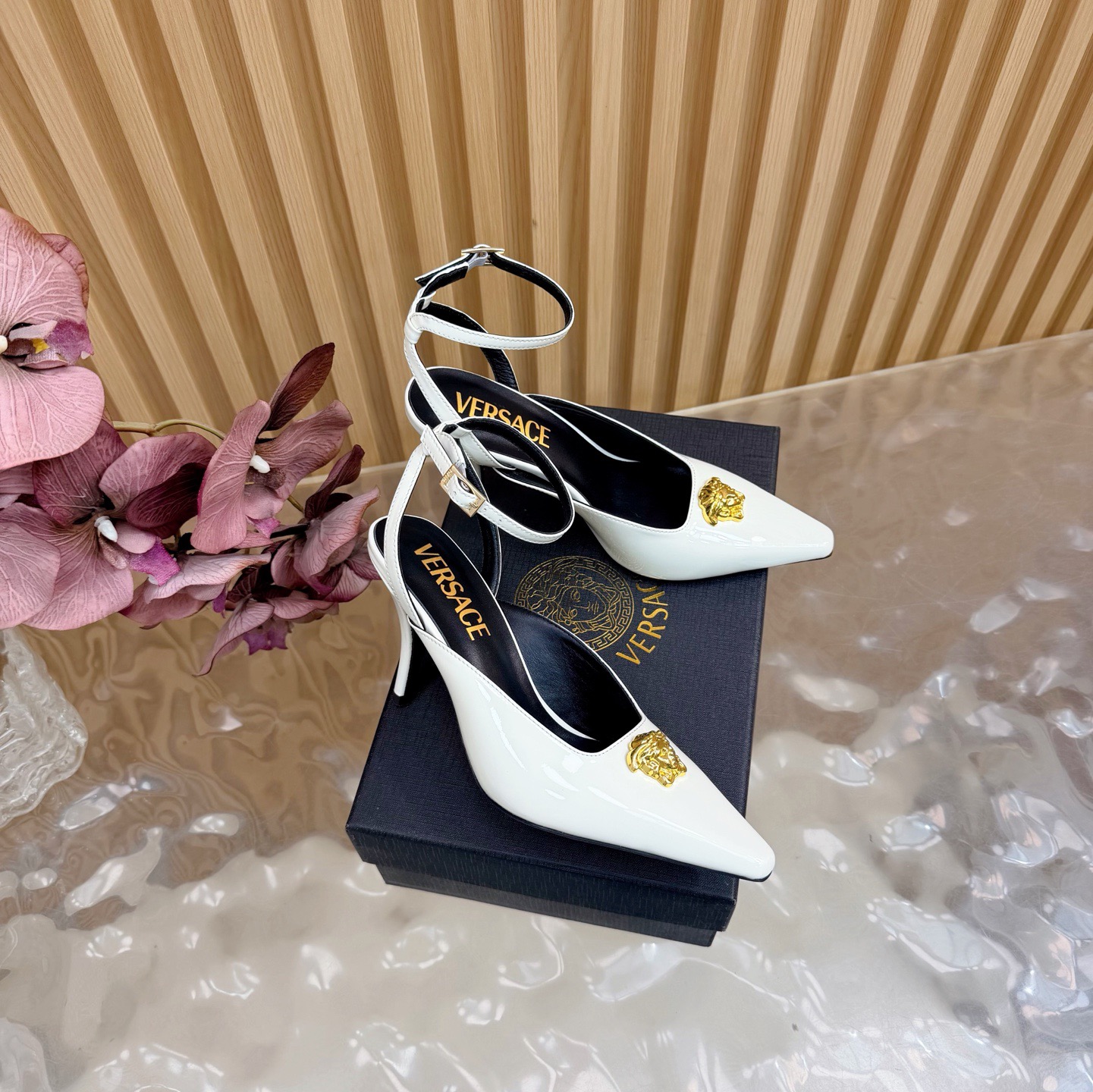 Versace Fashion Show New Collection Medusa's new sandals