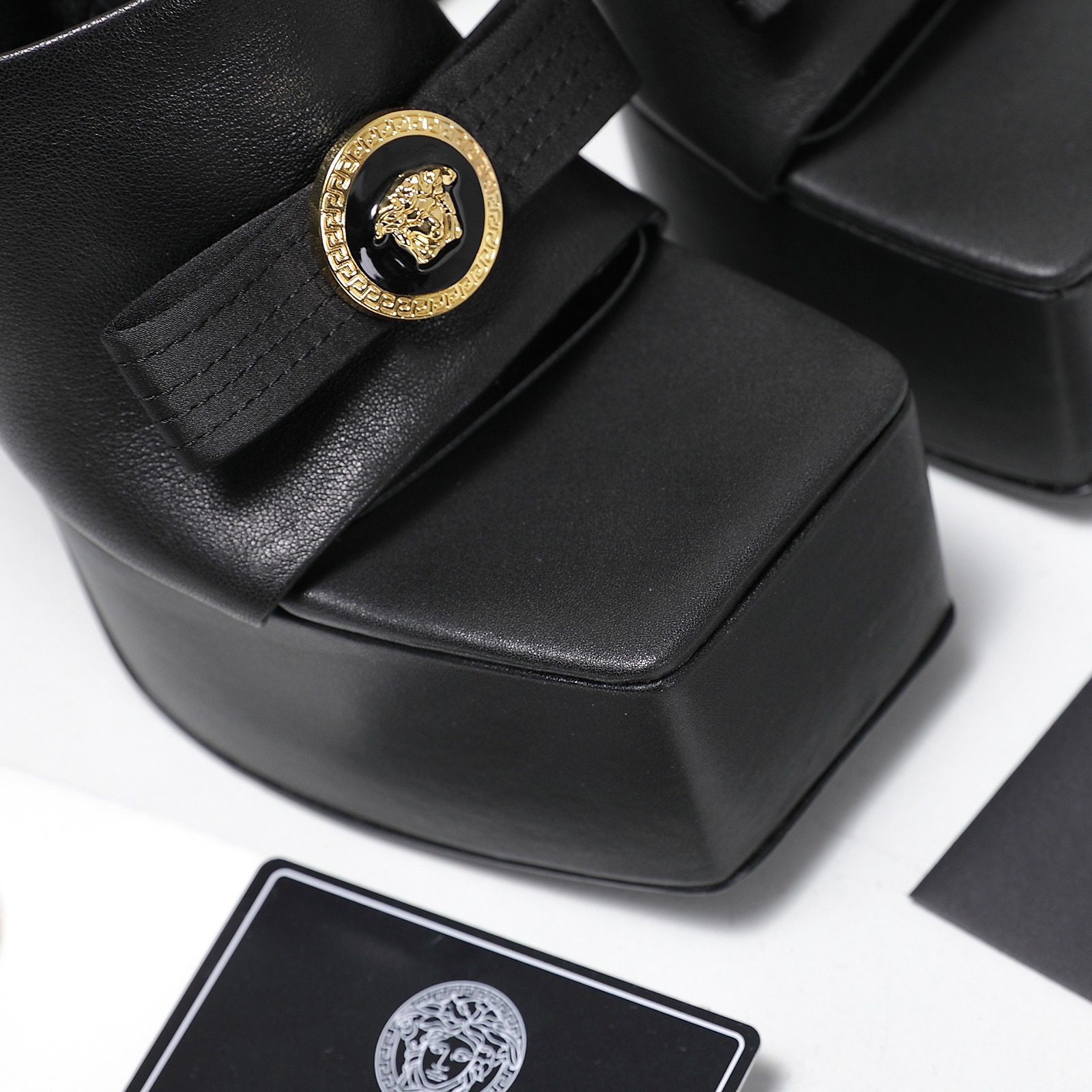 Versace Fashion Show New Collection Medusa's new sandals