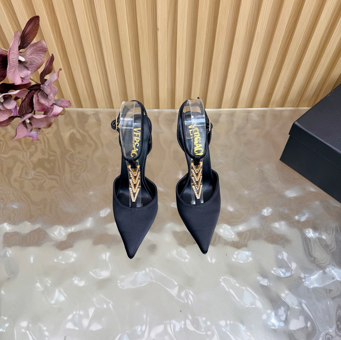 Versace Fashion Show New Collection Medusa's new sandals