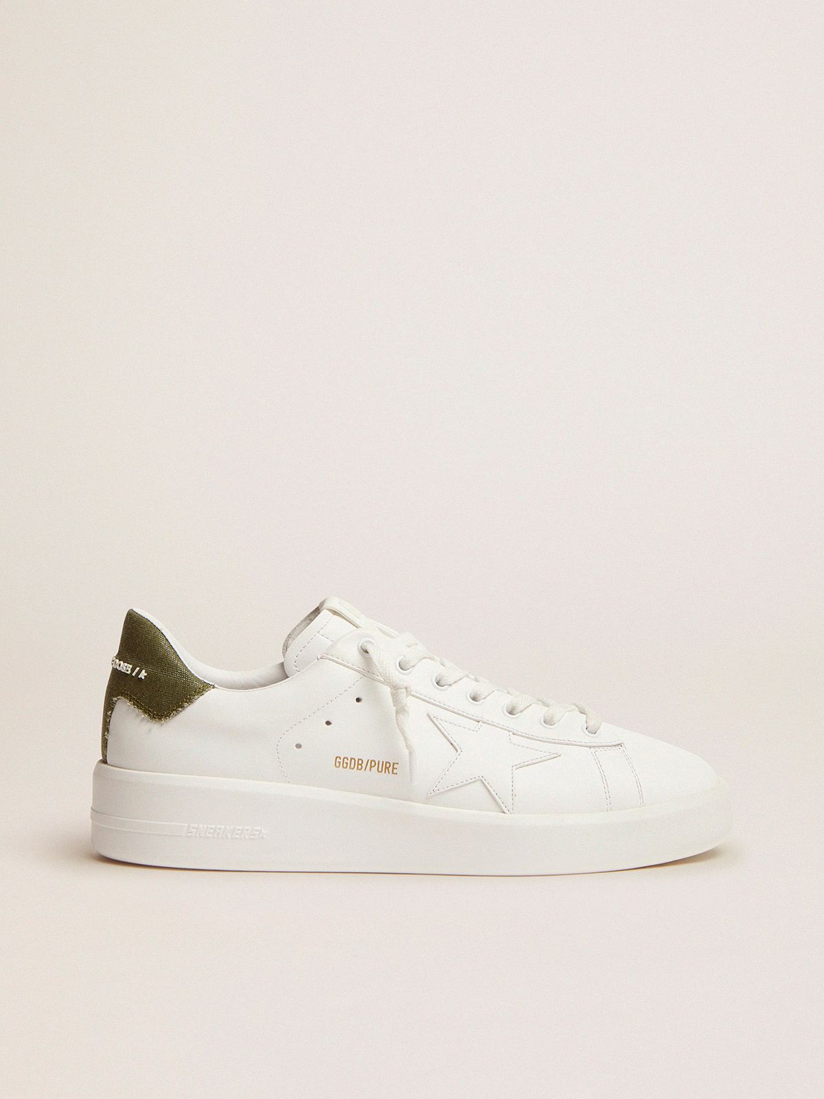 Golden Goose Sconti Uomo Purestar sneakers in white leather with green canvas heel tab