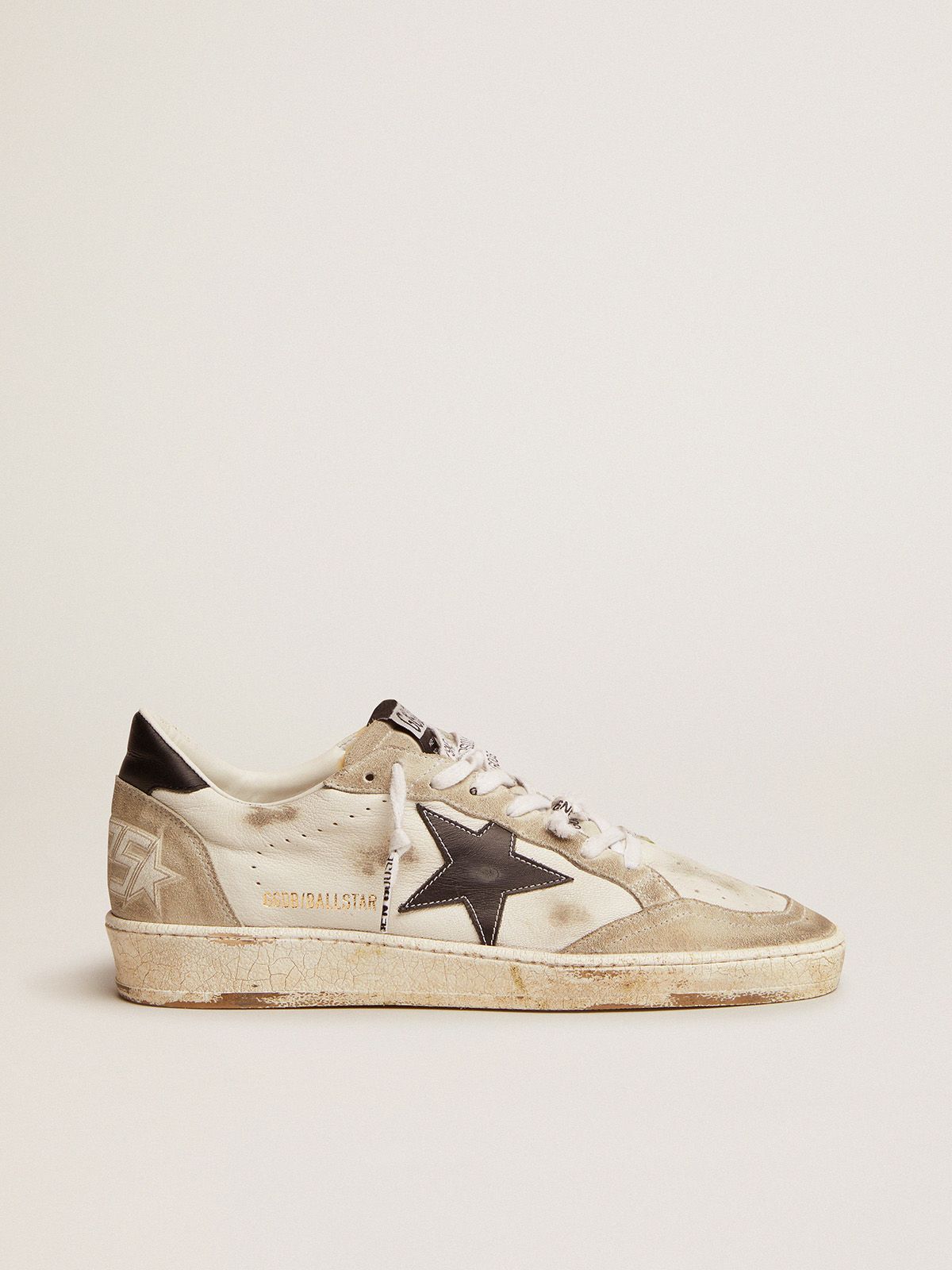 golden goose with ice-gray leather suede Star detail black Ball sneakers white and in