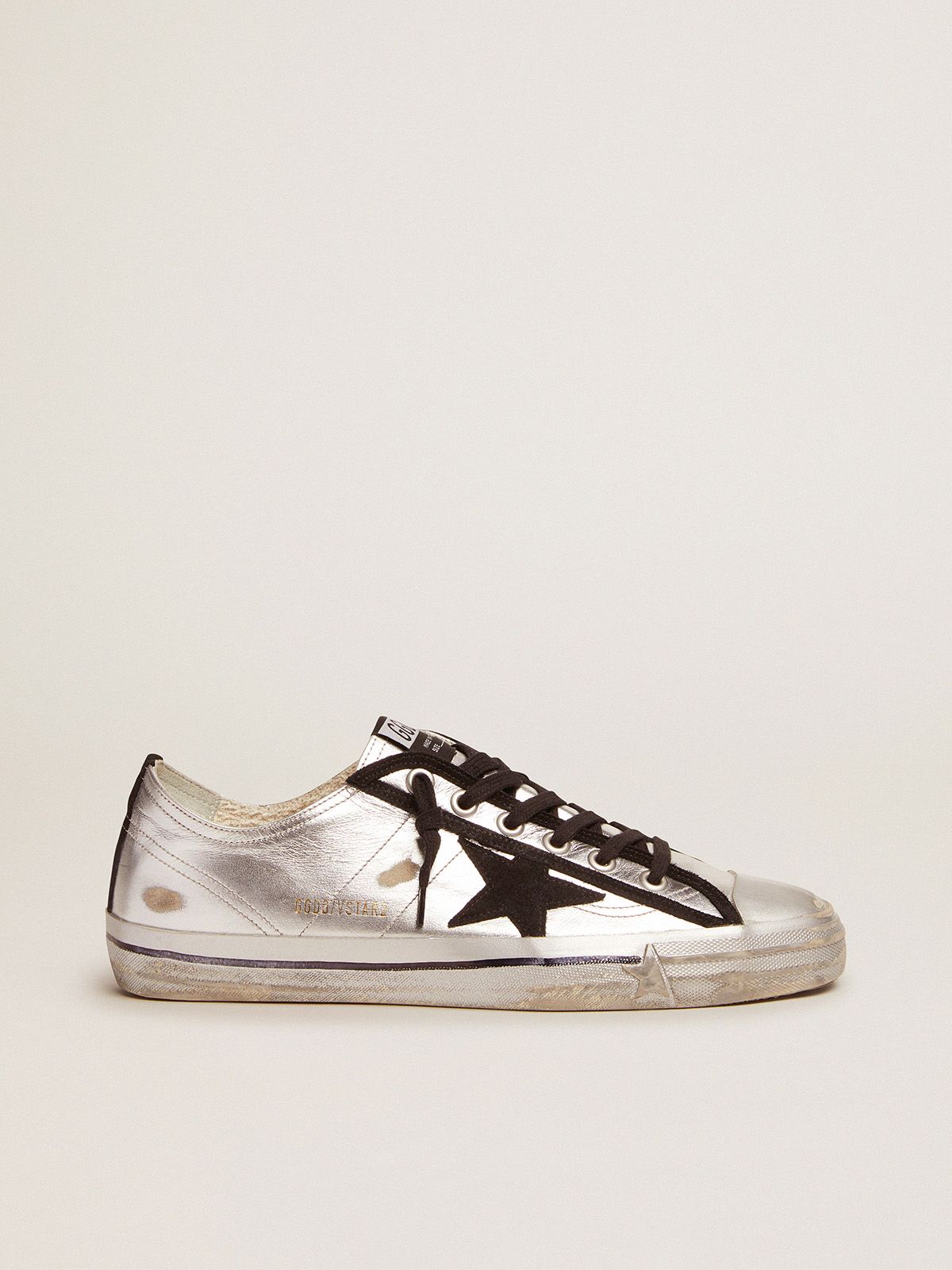 Golden Goose Saldo Uomo V-Star sneakers in silver laminated leather with black suede details