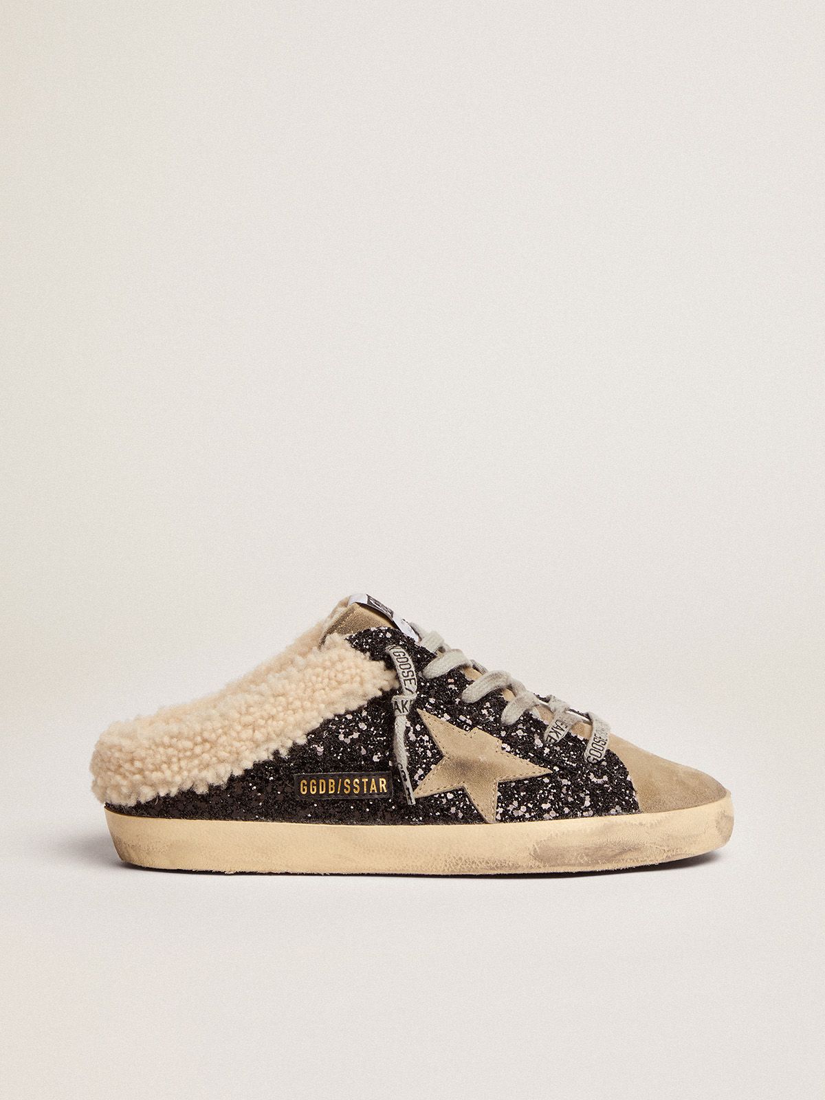Sneakers Uomo Golden Goose Super-Star Sabots LTD in black glitter with dove-gray suede star and shearling lining
