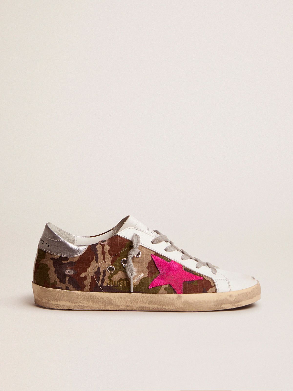 Sneakers Uomo Golden Goose Super-Star sneakers with camouflage pattern and fuchsia star