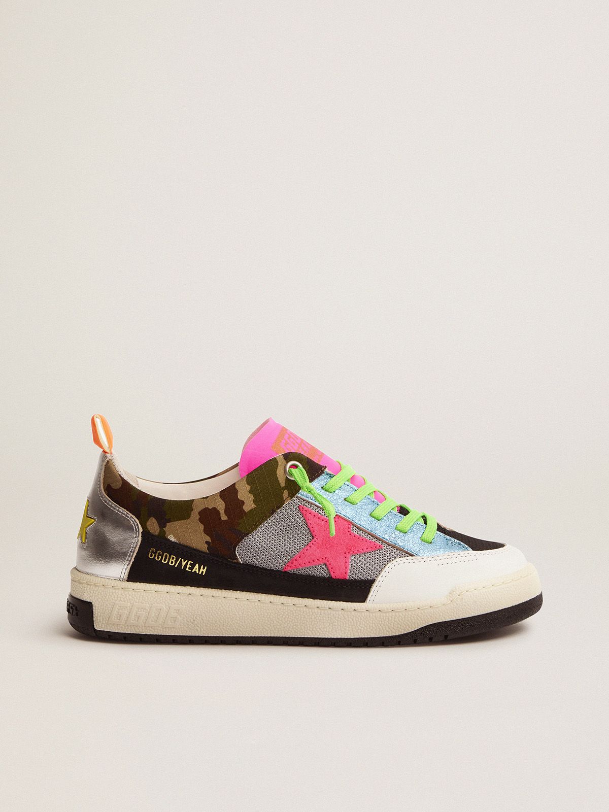 Golden Goose Superstar Women’s camouflage Yeah sneakers with fuchsia star