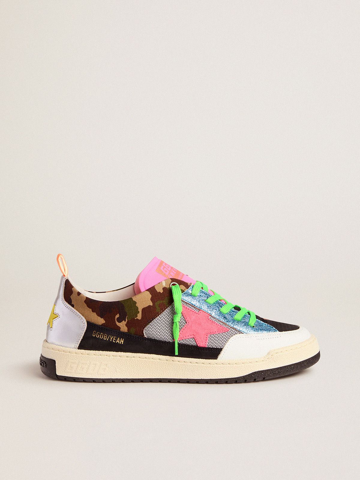 Men’s camouflage Yeah sneakers with fuchsia star