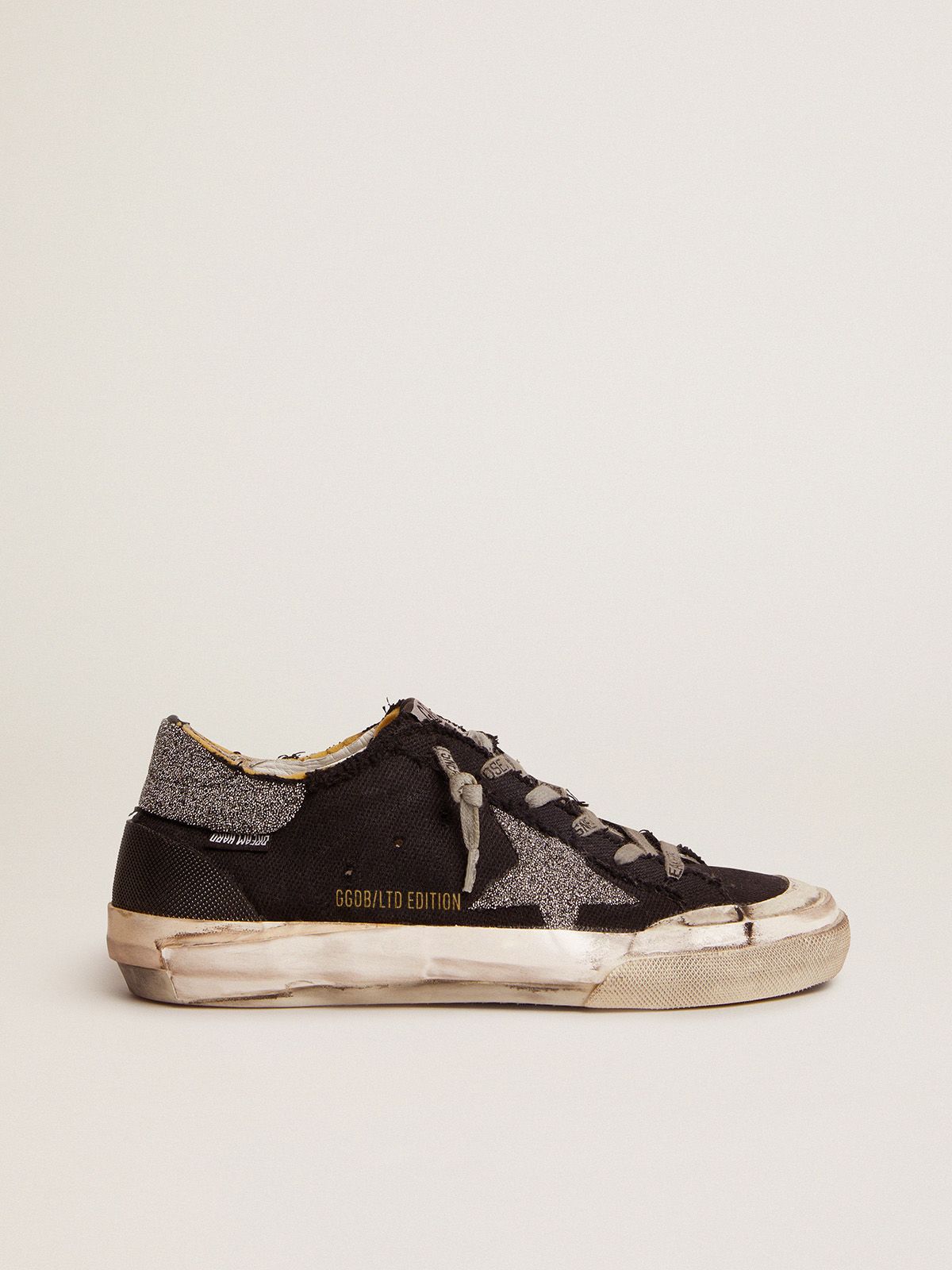 Sneakers Uomo Golden Goose Super-Star Penstar LAB sneakers in black distressed canvas with crystal star and heel tab