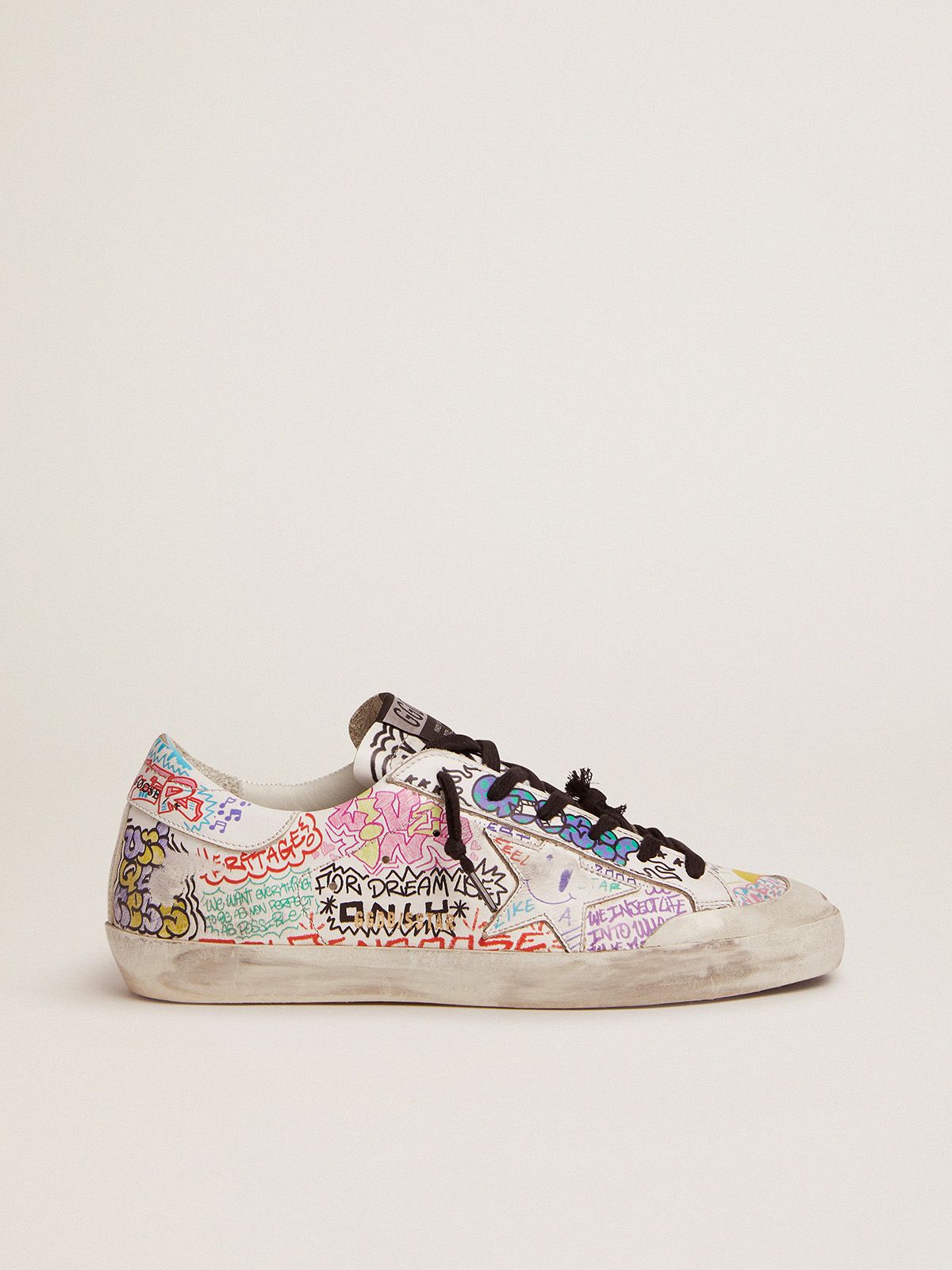 Sneakers Uomo Golden Goose Super-Star sneakers in white leather with multicolored graffiti print