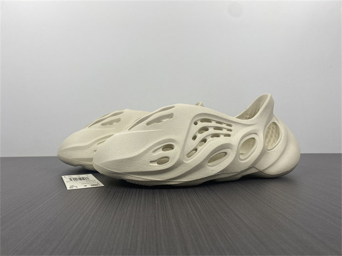 ADS YEEZY Foam RNNR Sand FY4567