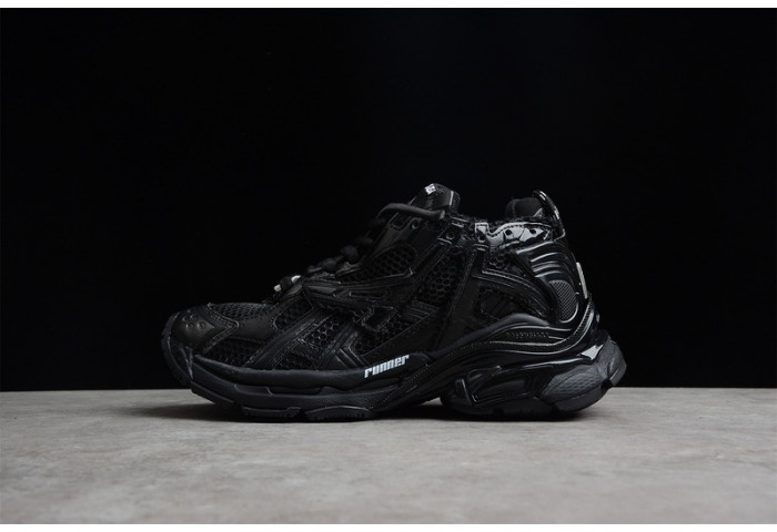 Kith x BLCG Runner Black 677402-W3RA9-1000