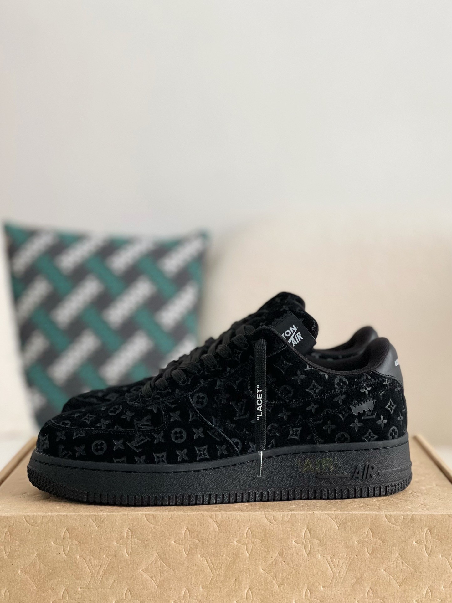 L X V X NK AIR FORCE 1 Sneaker