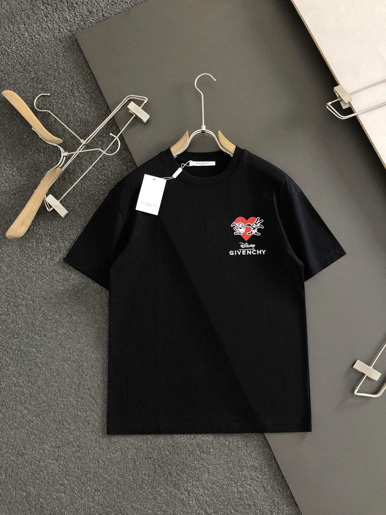 GVC Cartoon embroidery classic logo of love t-shirt