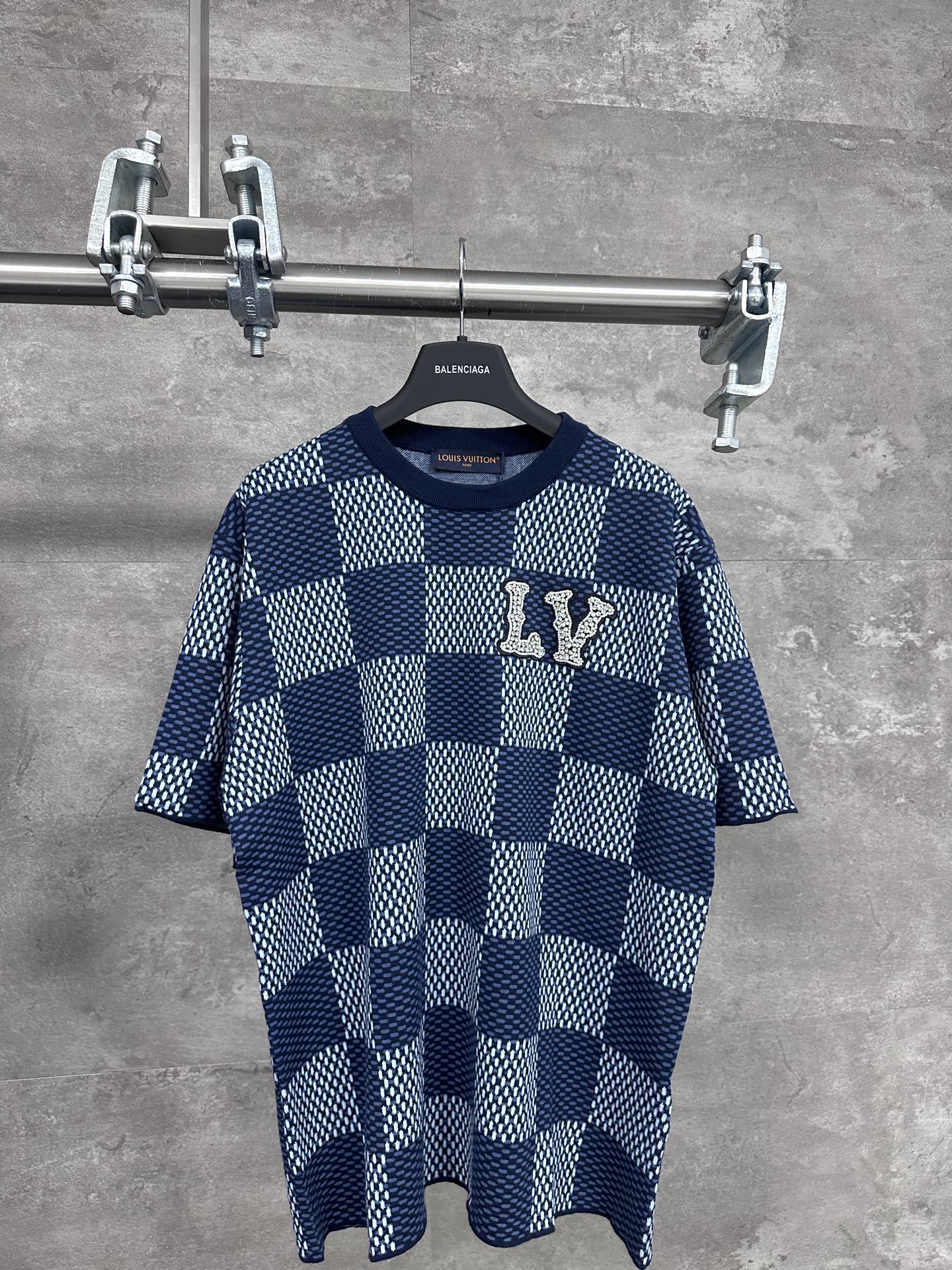 L X V Logo lettering T-shirt