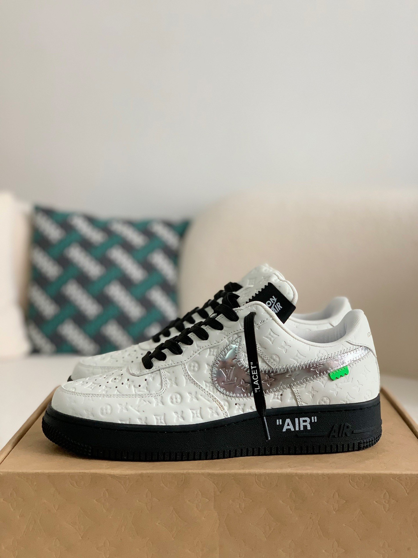 L X V X NK AIR FORCE 1 SNEAKER