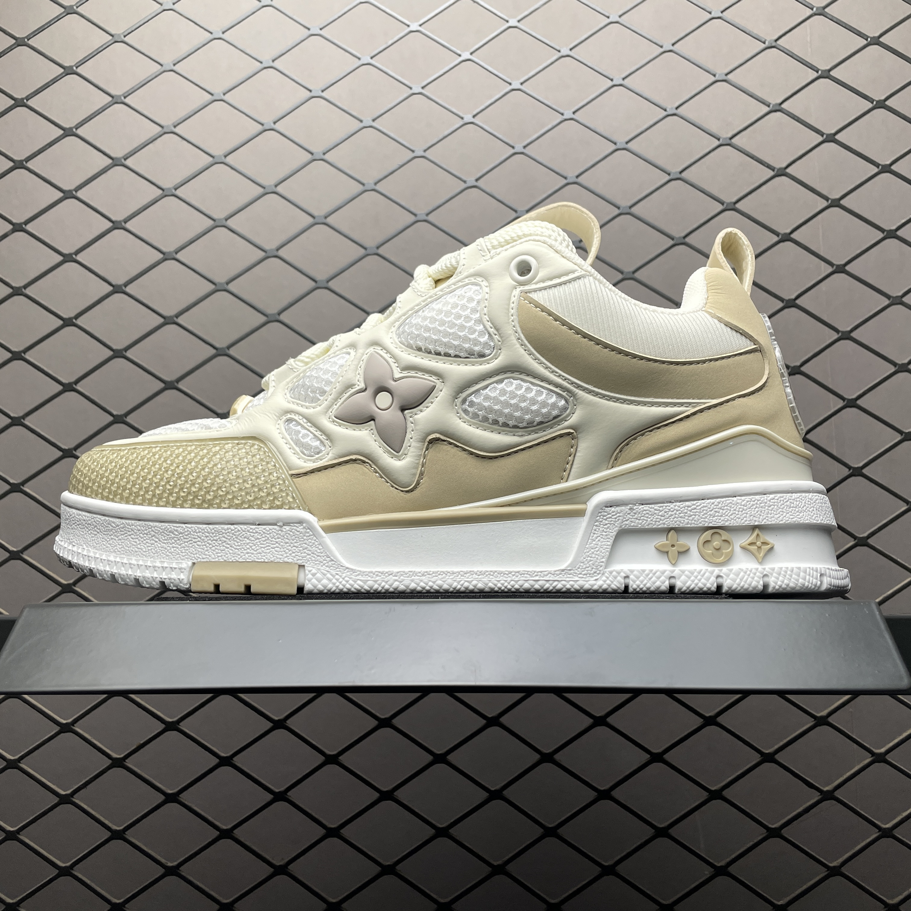 L X V RUNNER TATIC SNEAKERS