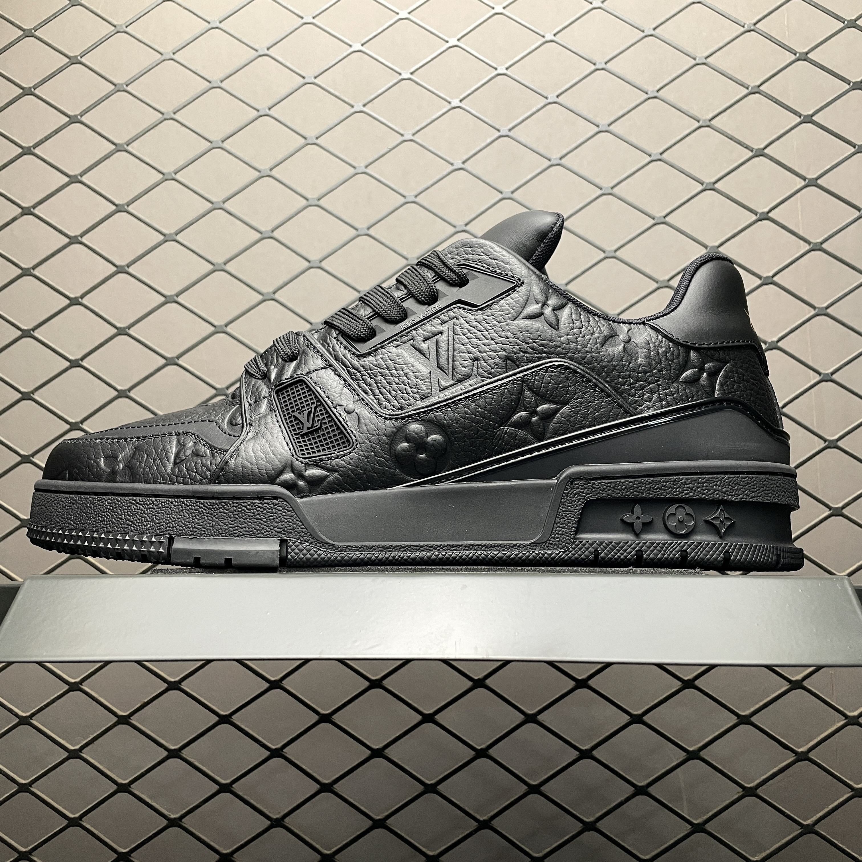 L X V TRAINER SNEAKERS