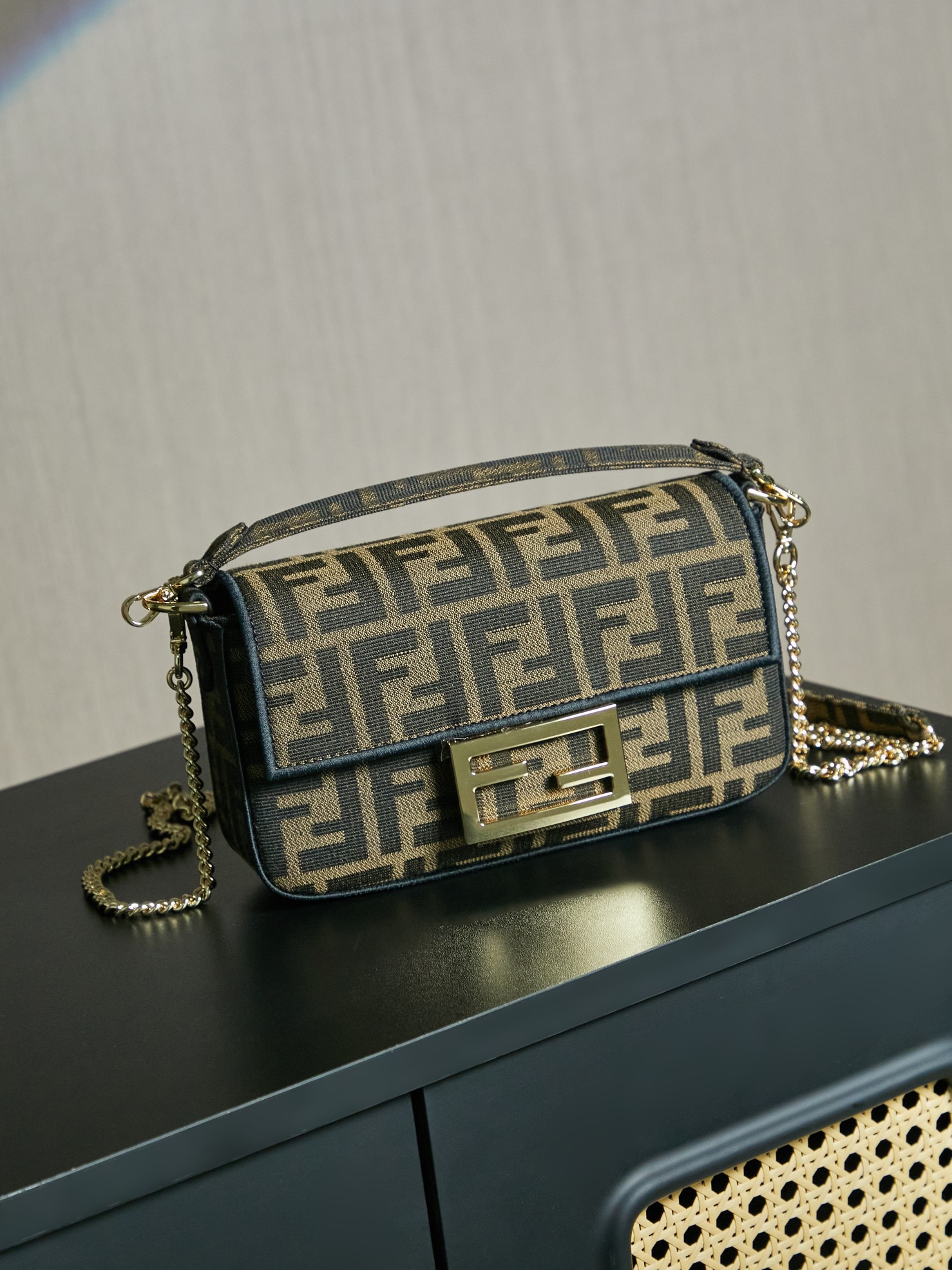 FD Iconic Baguette  Size : 19*11.5*4CM