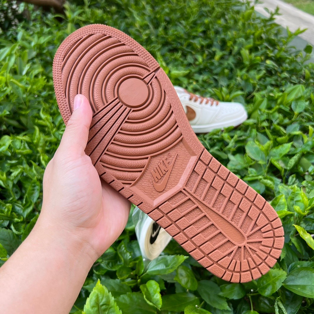 Travis Scott x Jordan Air Jordan 1 Low OG