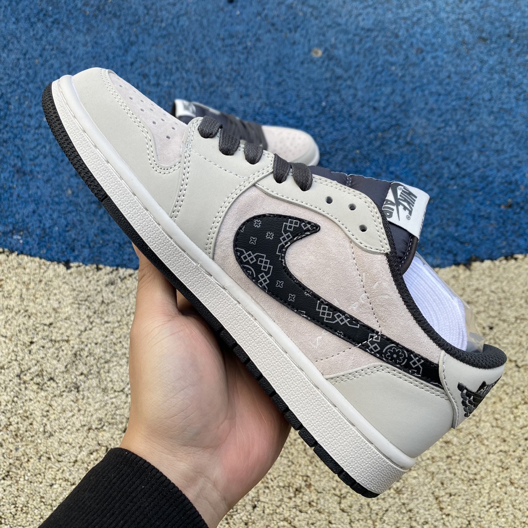 Travis Scott x Air Jordan 1 Low