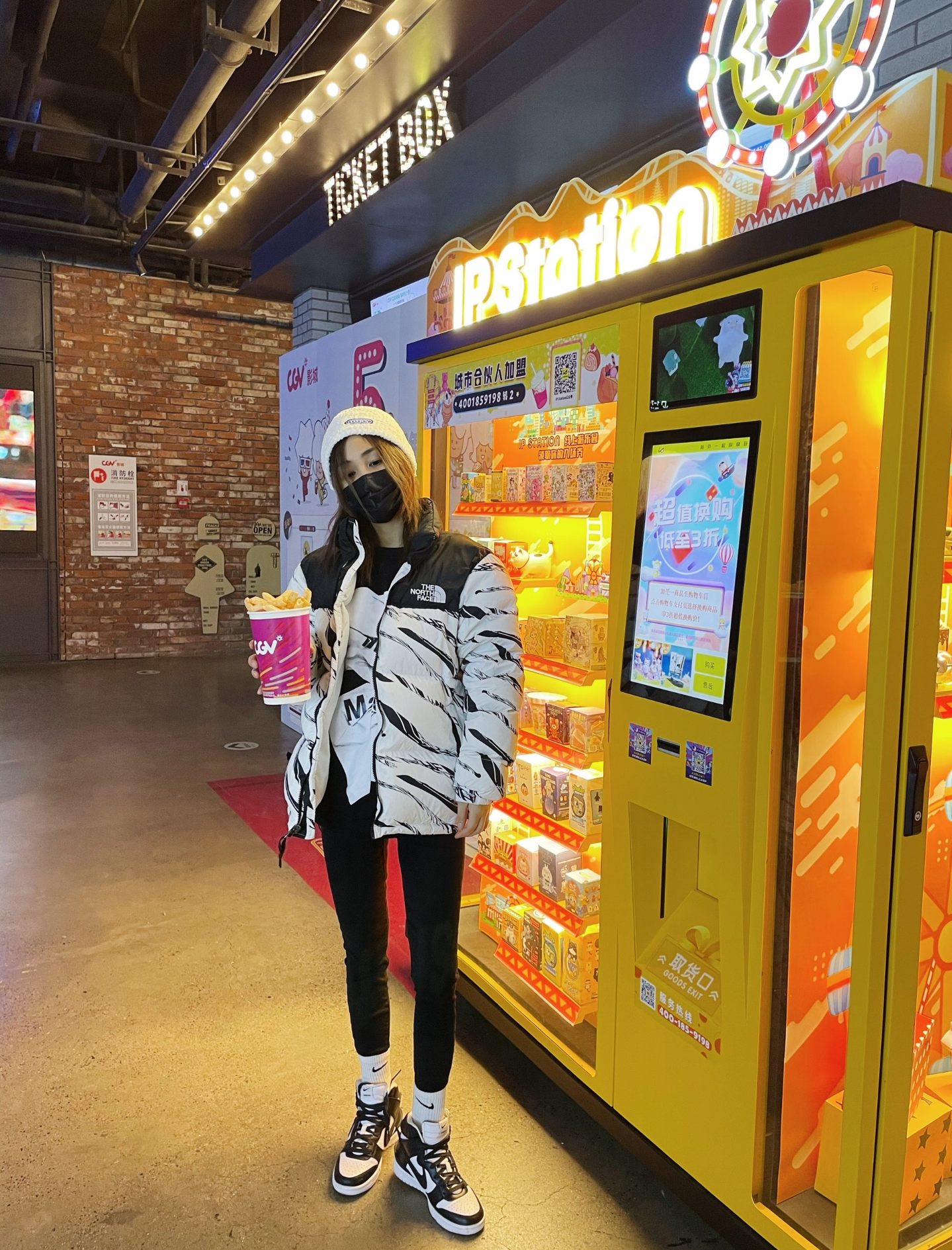 White 'ZebraLogoPattern' Down Jacket