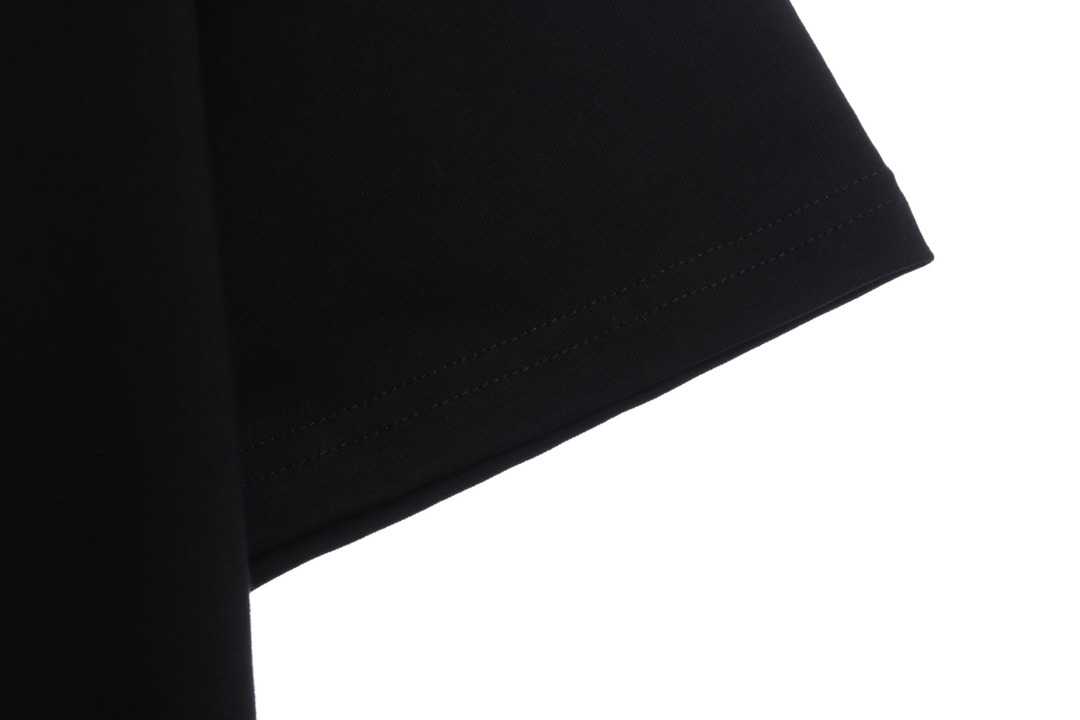 M-rg13la Black & White Upside Down Letter Embroidered Short Sleeves