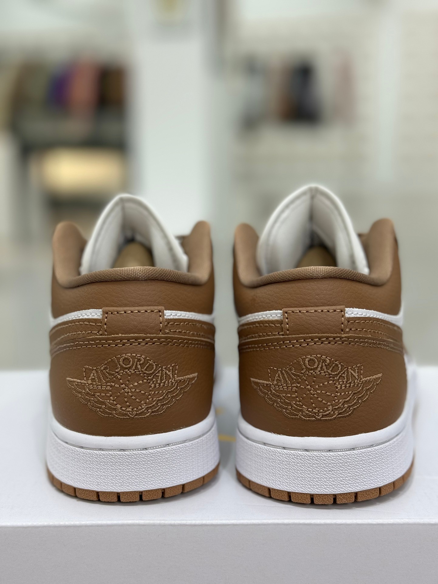 Jordan 1 Low Archaeo Brown White_DC0774-202-36-46