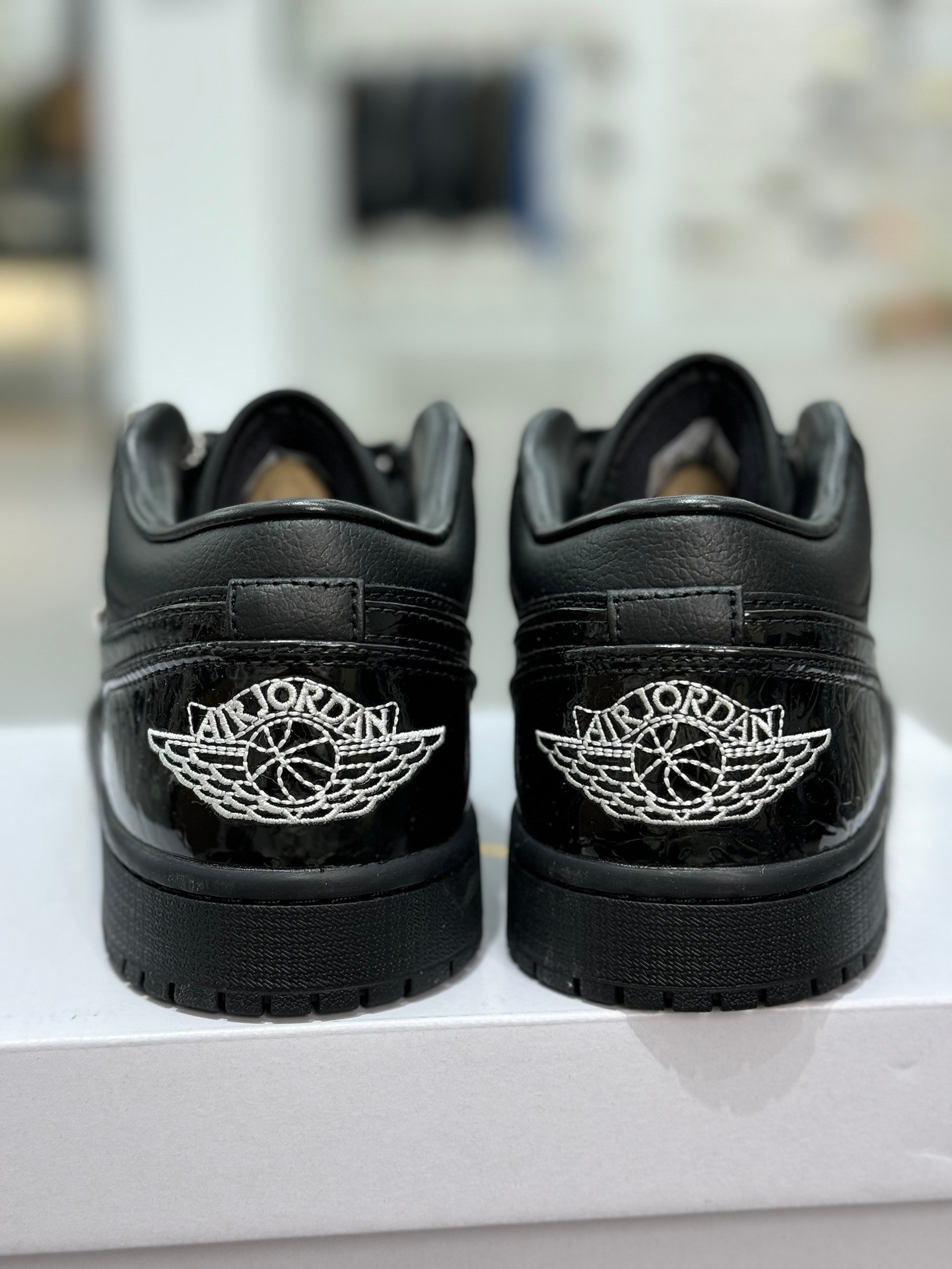 Jordan 1 Low SE Patent Elephant Black (Top version)